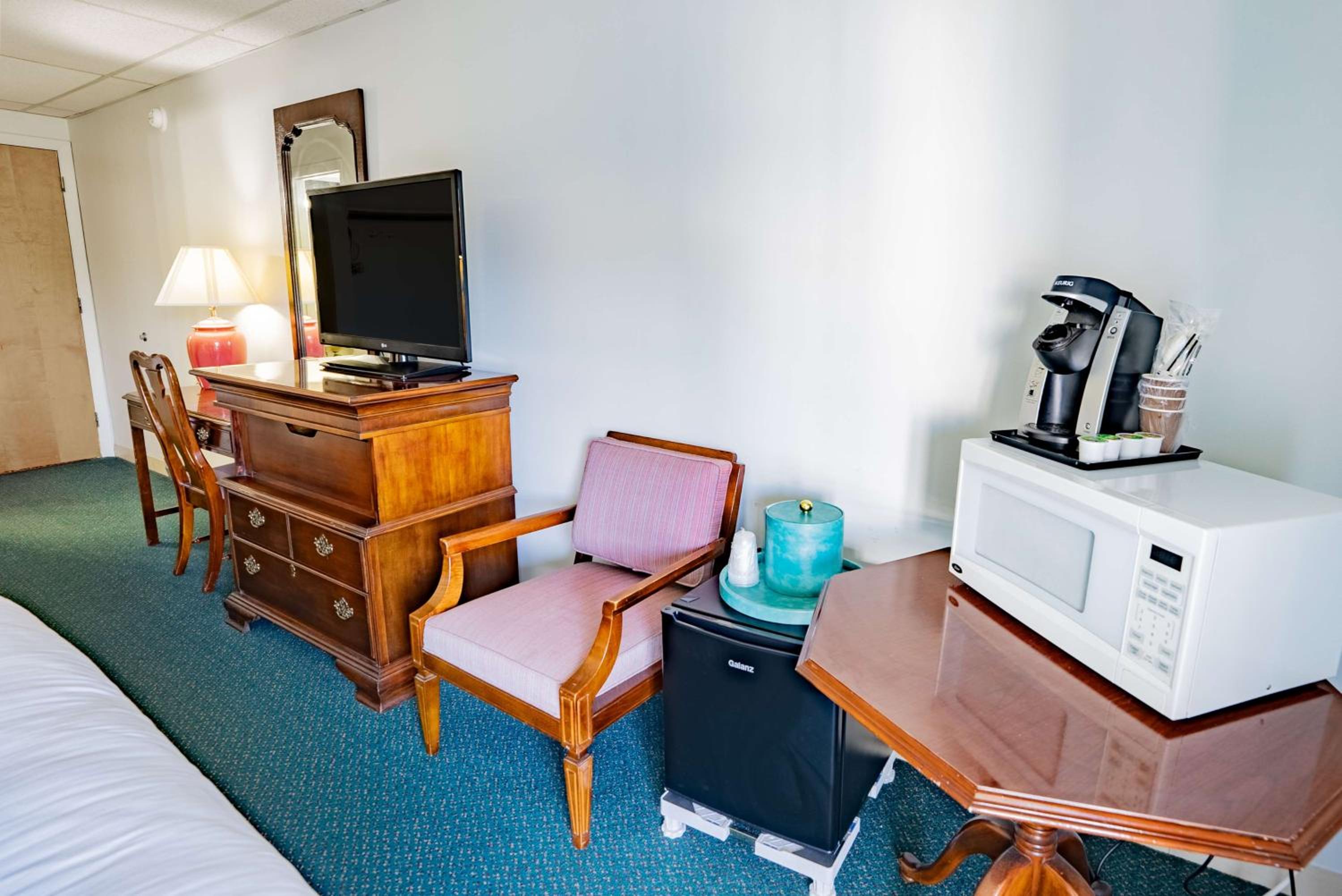 Two Queen Beds Deluxe photo 3