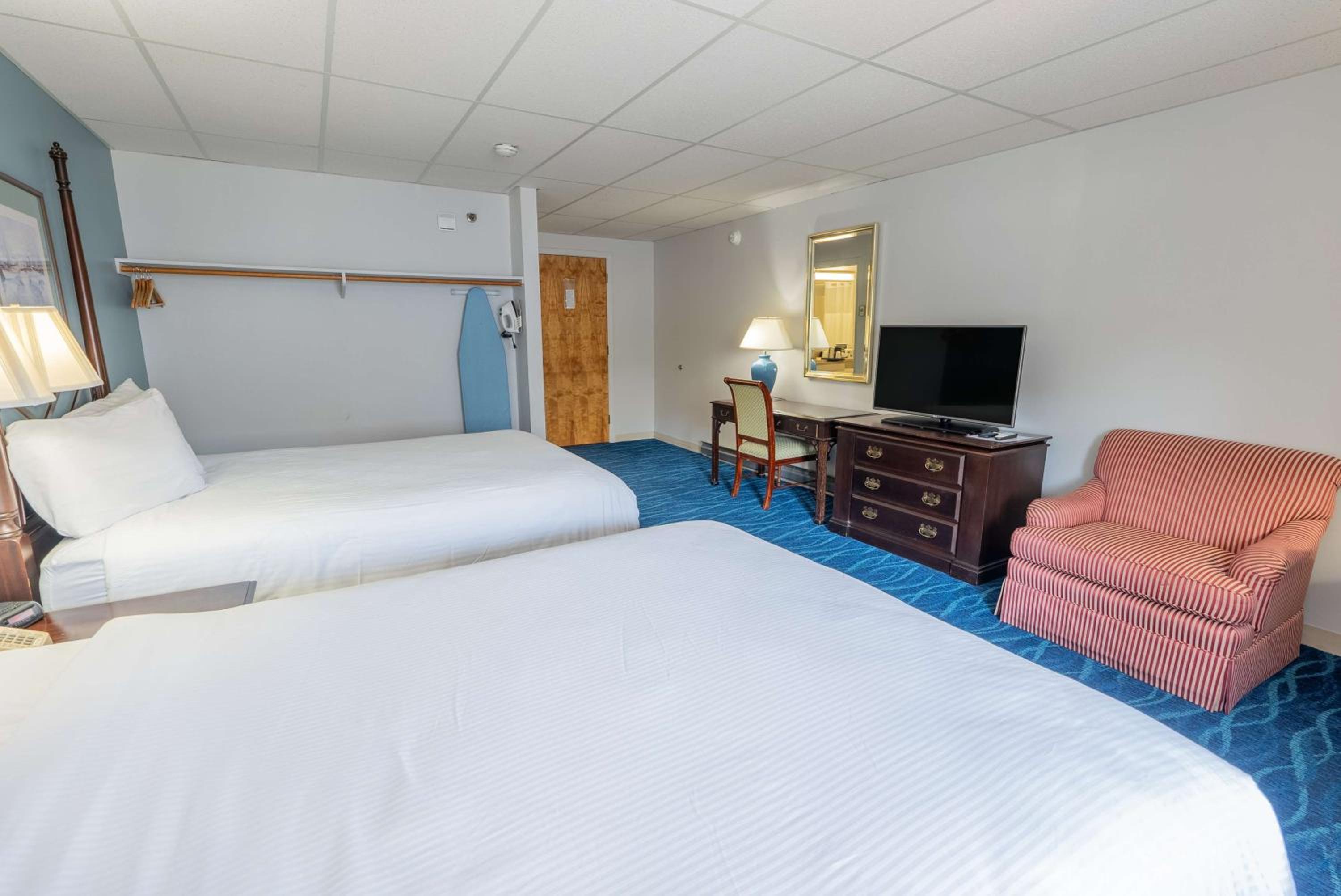 Two Queen Economy Room photo 3