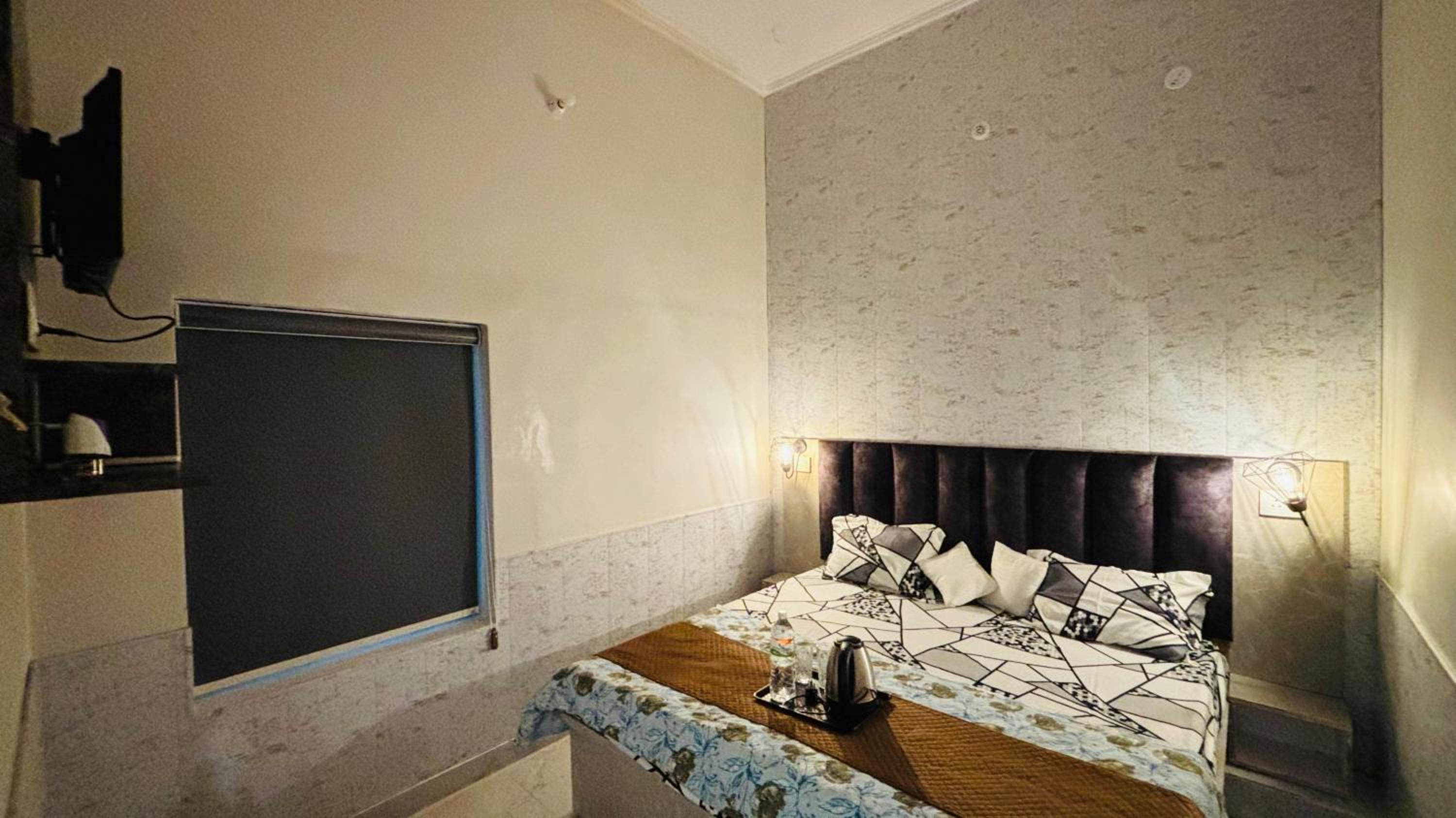 Budget Double Room photo 2