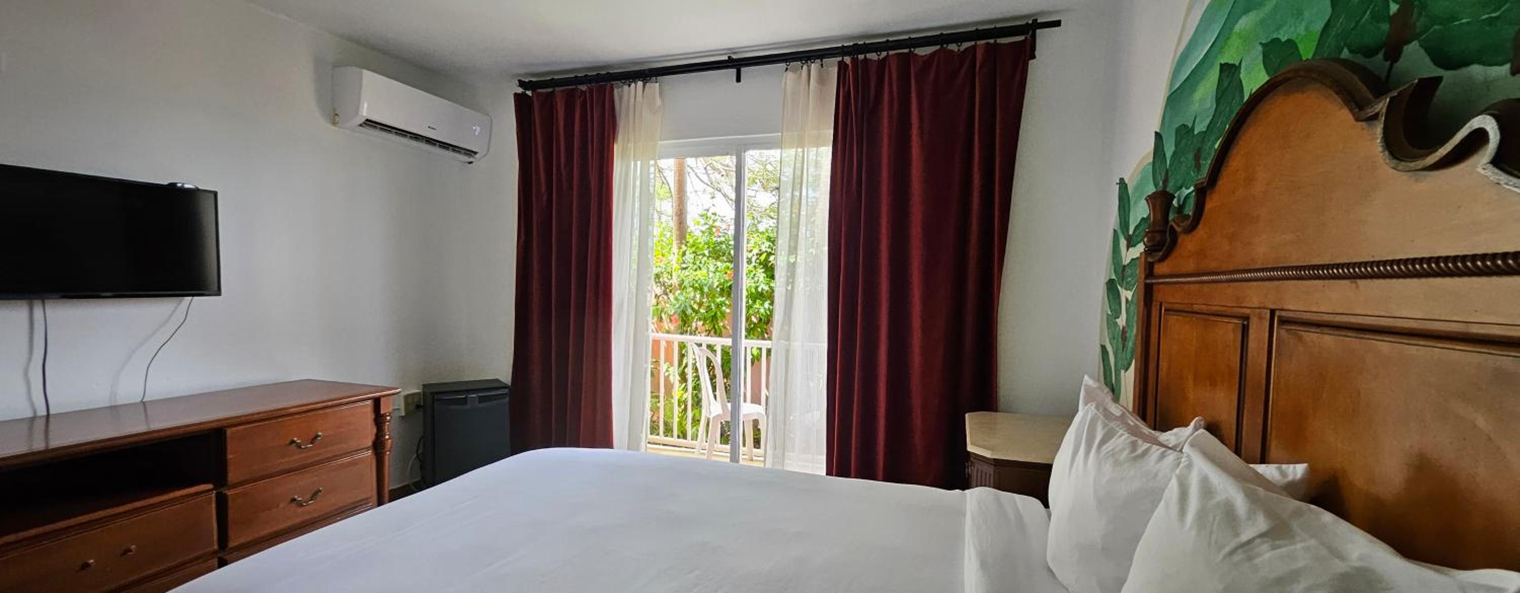 Deluxe Double Room with Balcony photo 2