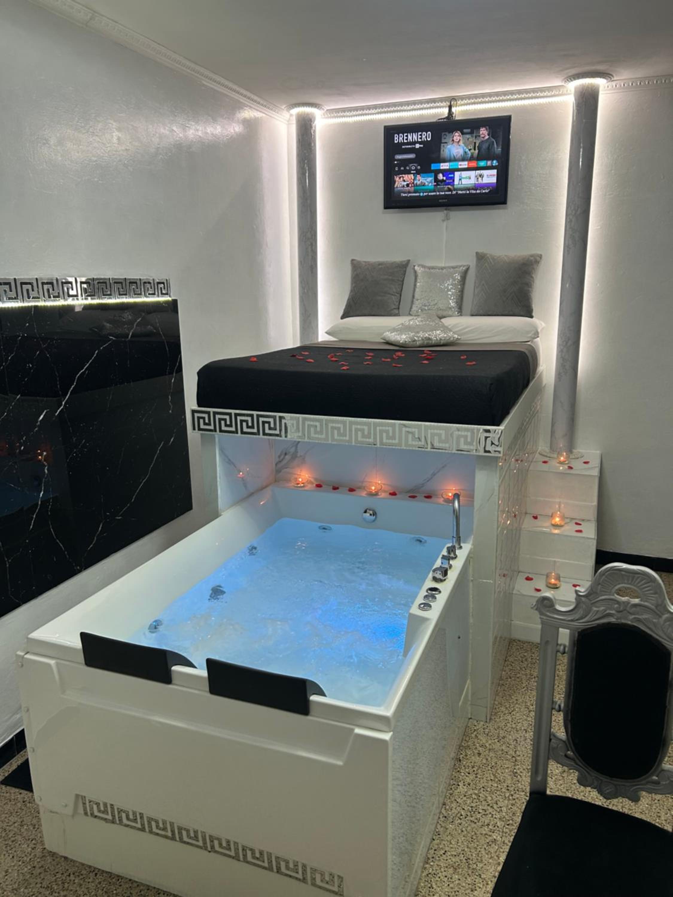 Queen Room with Spa Bath