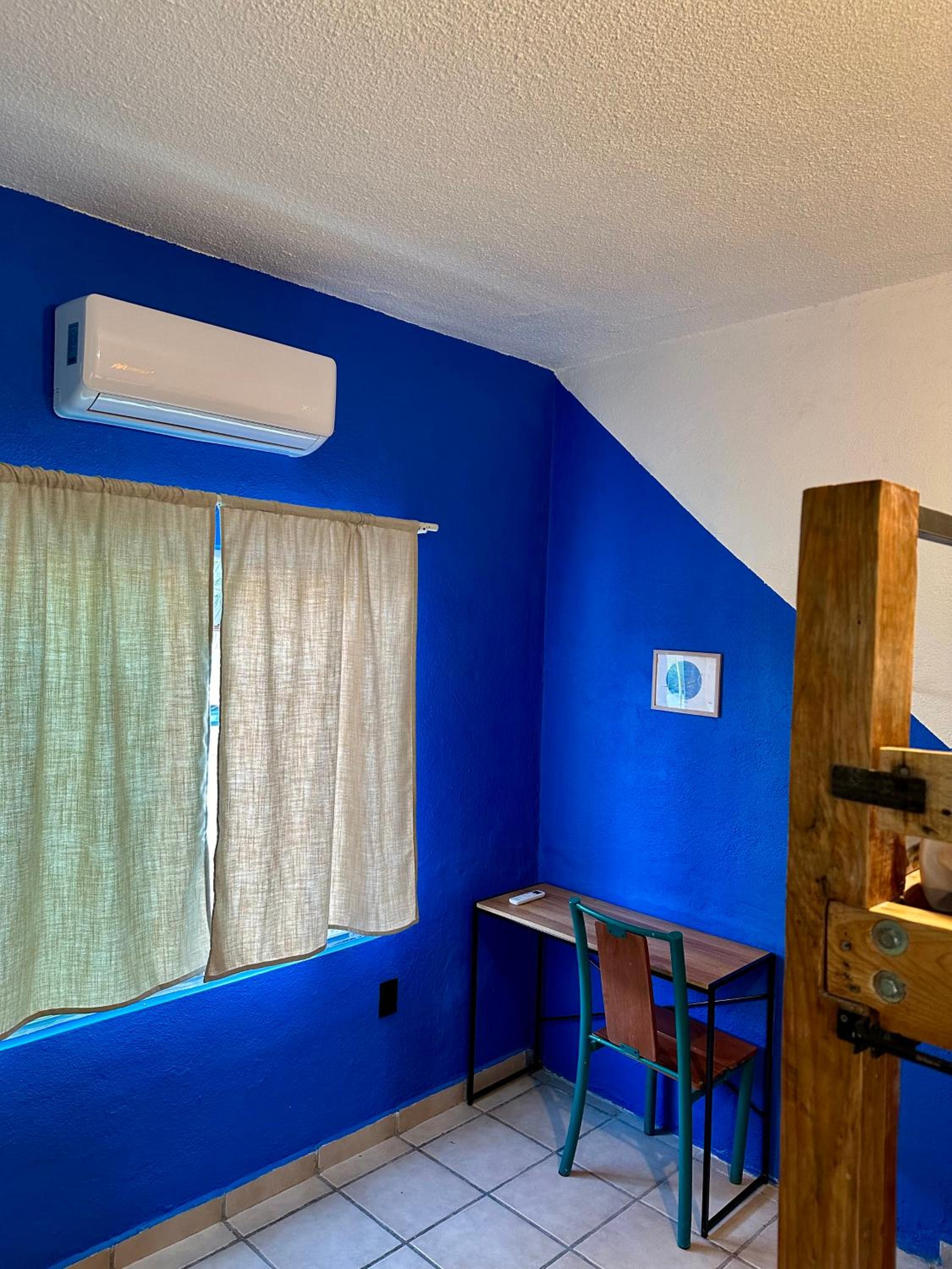 Standard Twin Room with Shared Bathroom photo 2