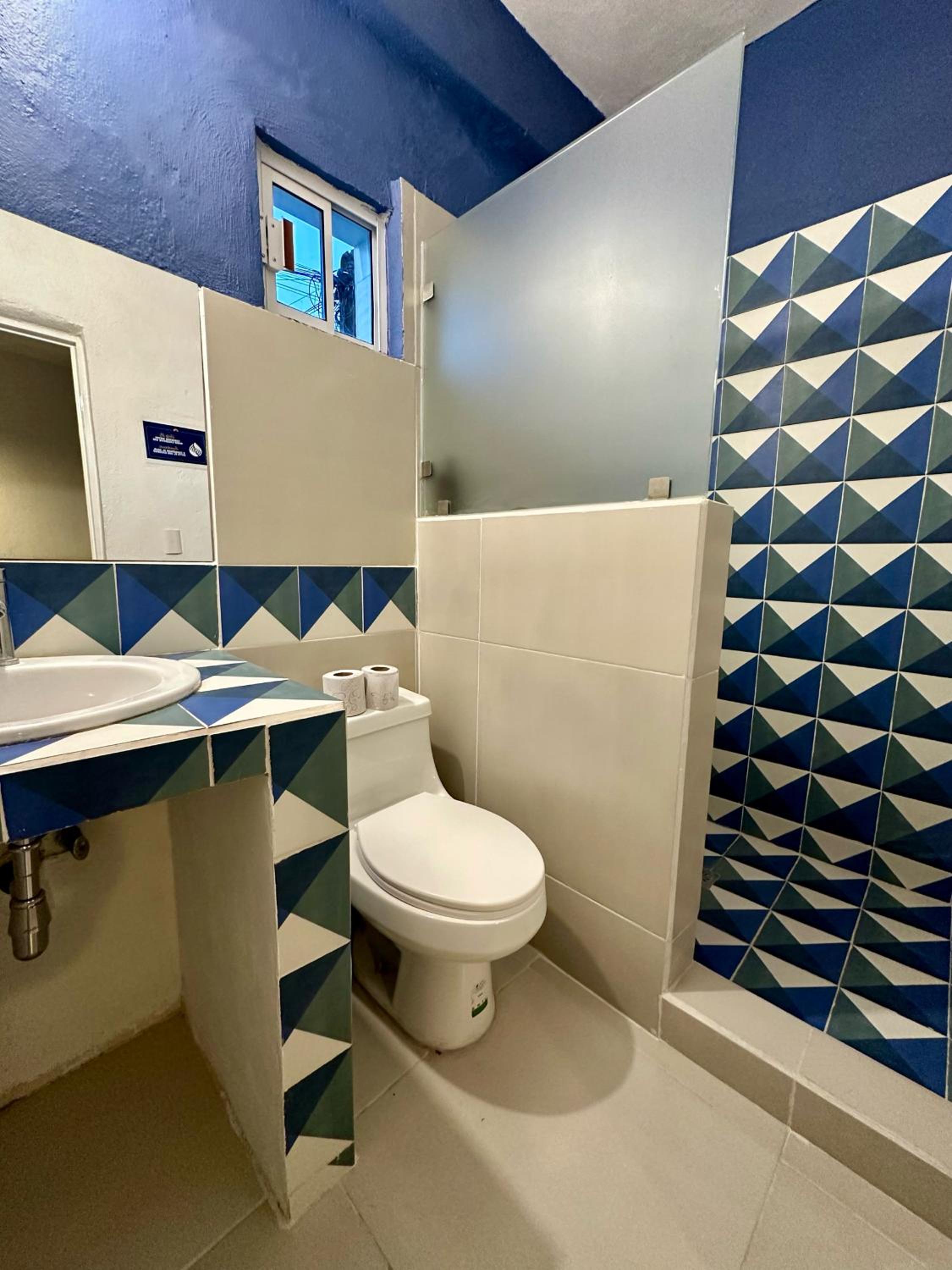 Family Room with Private Bathroom - Photo 2