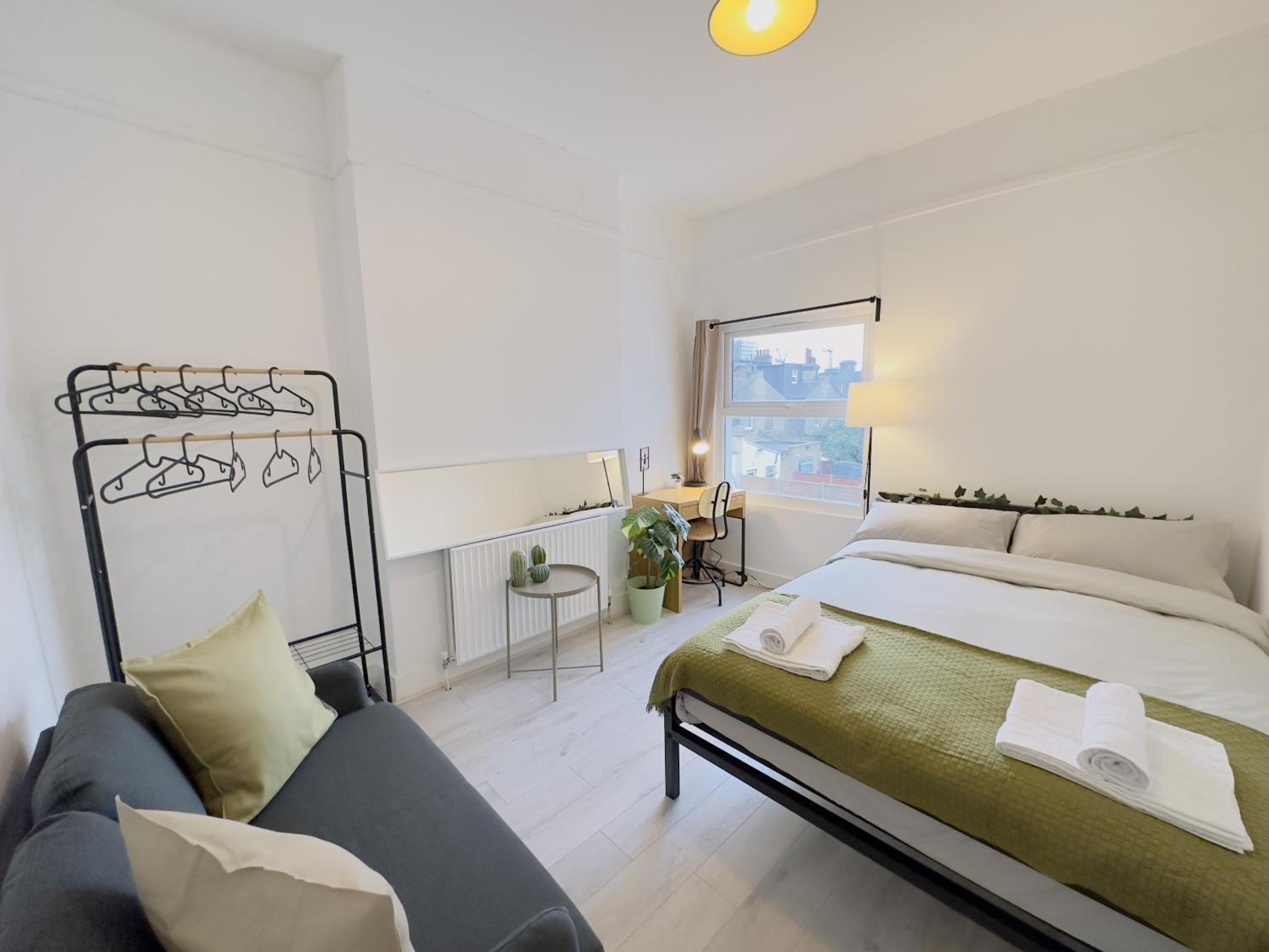 Double Room with Shared Bathroom photo 1