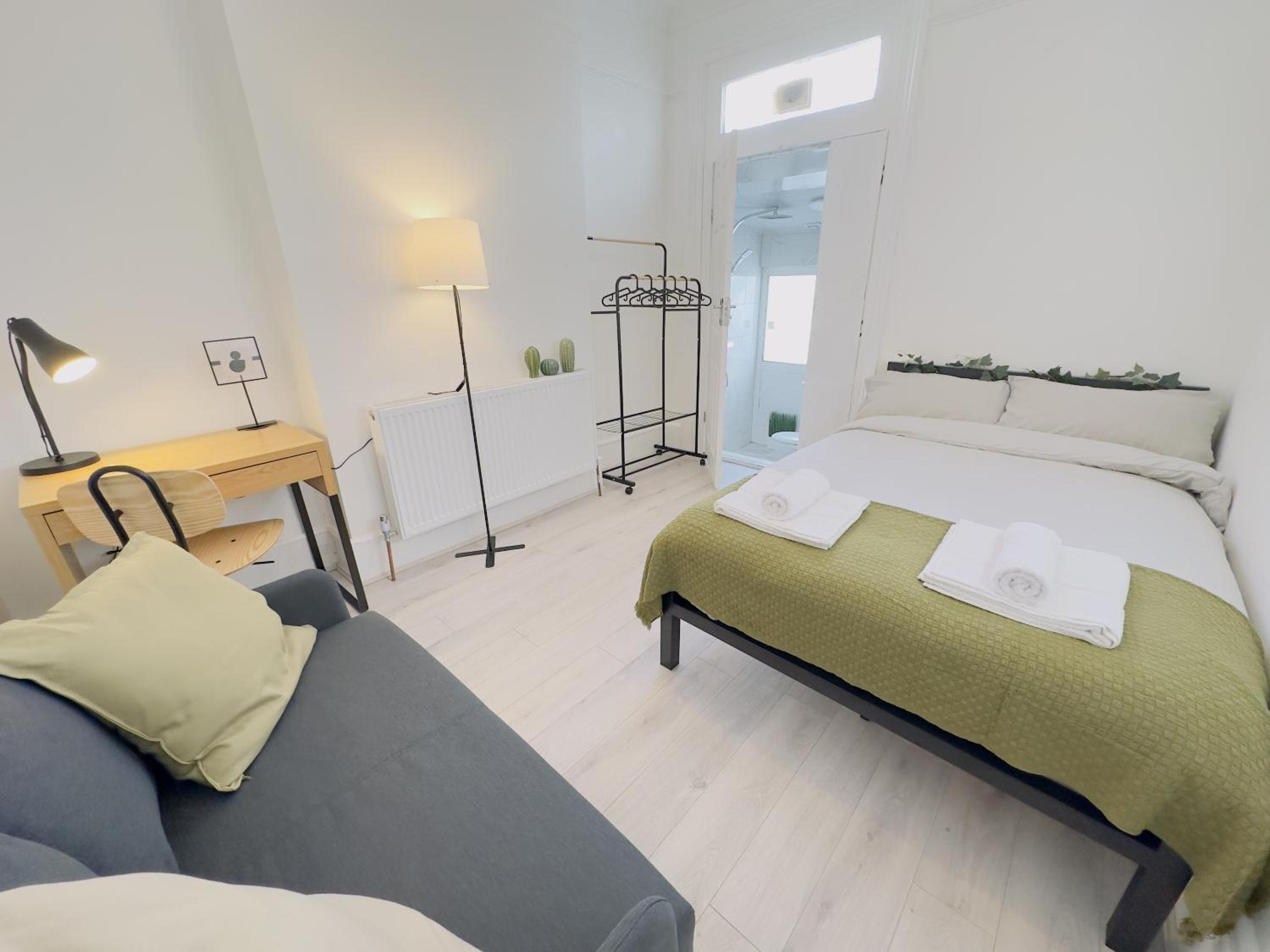 Double Room with Private Bathroom photo 1