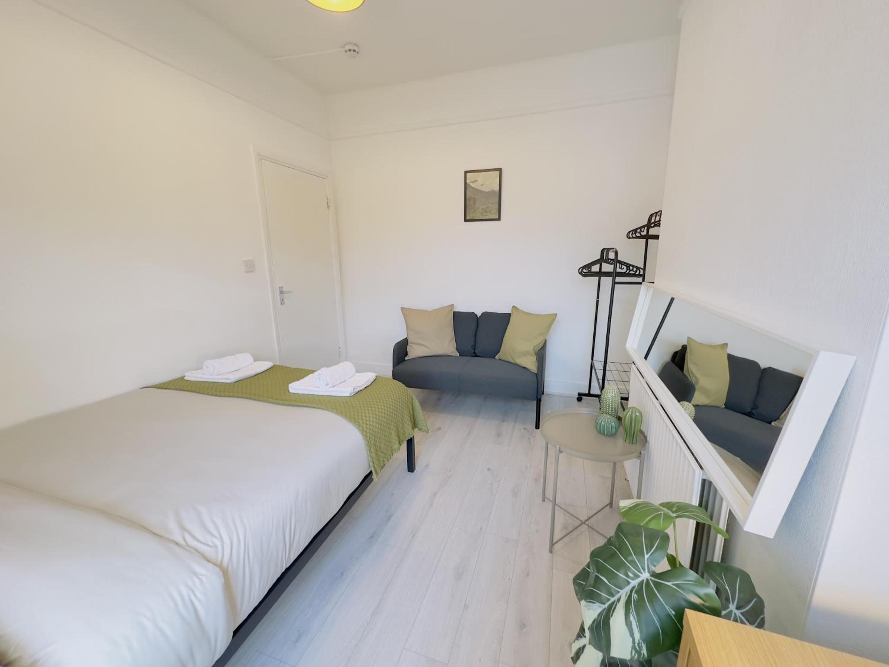 Double Room with Shared Bathroom photo 2