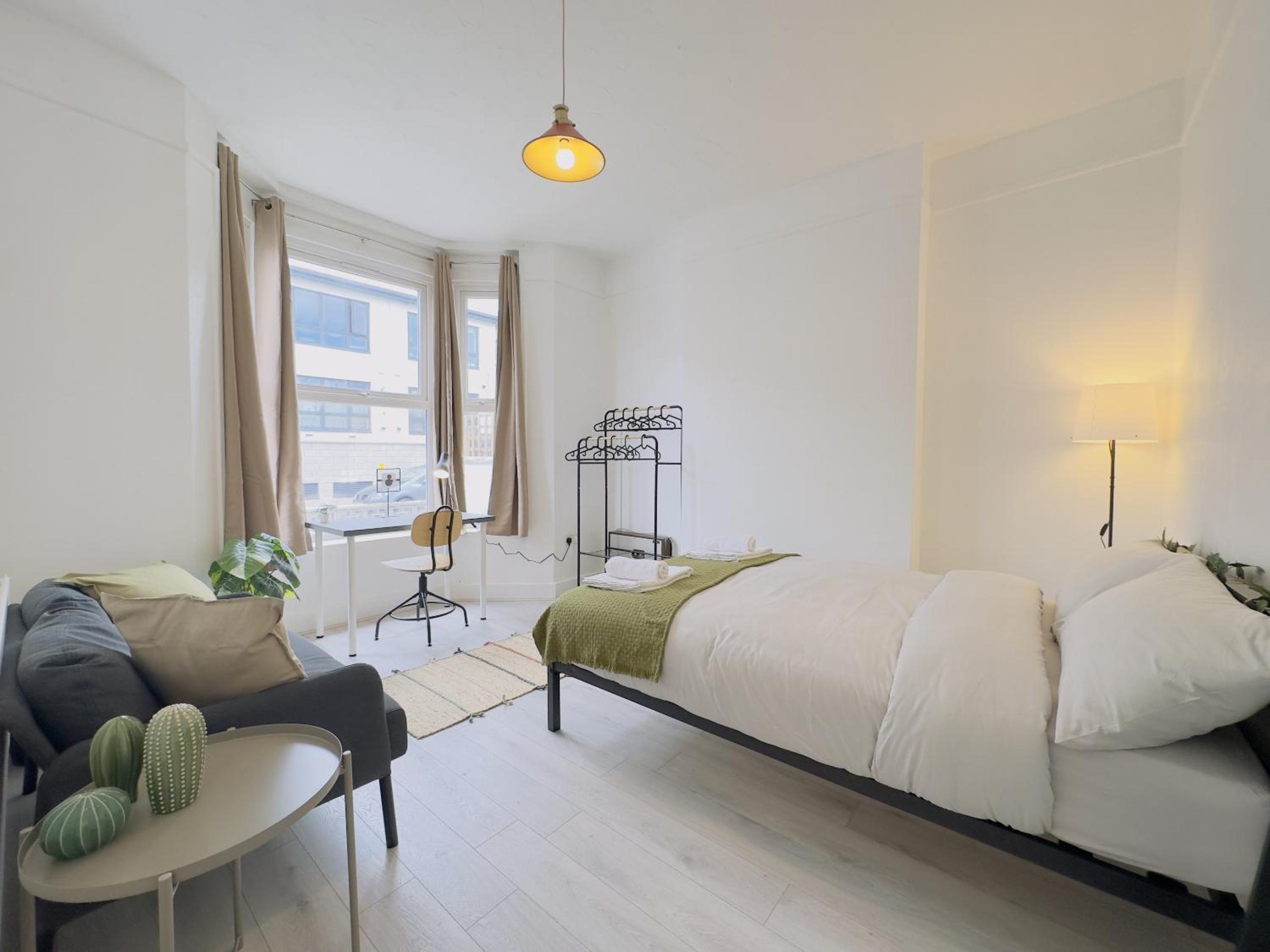 Double Room with Shared Bathroom photo 2