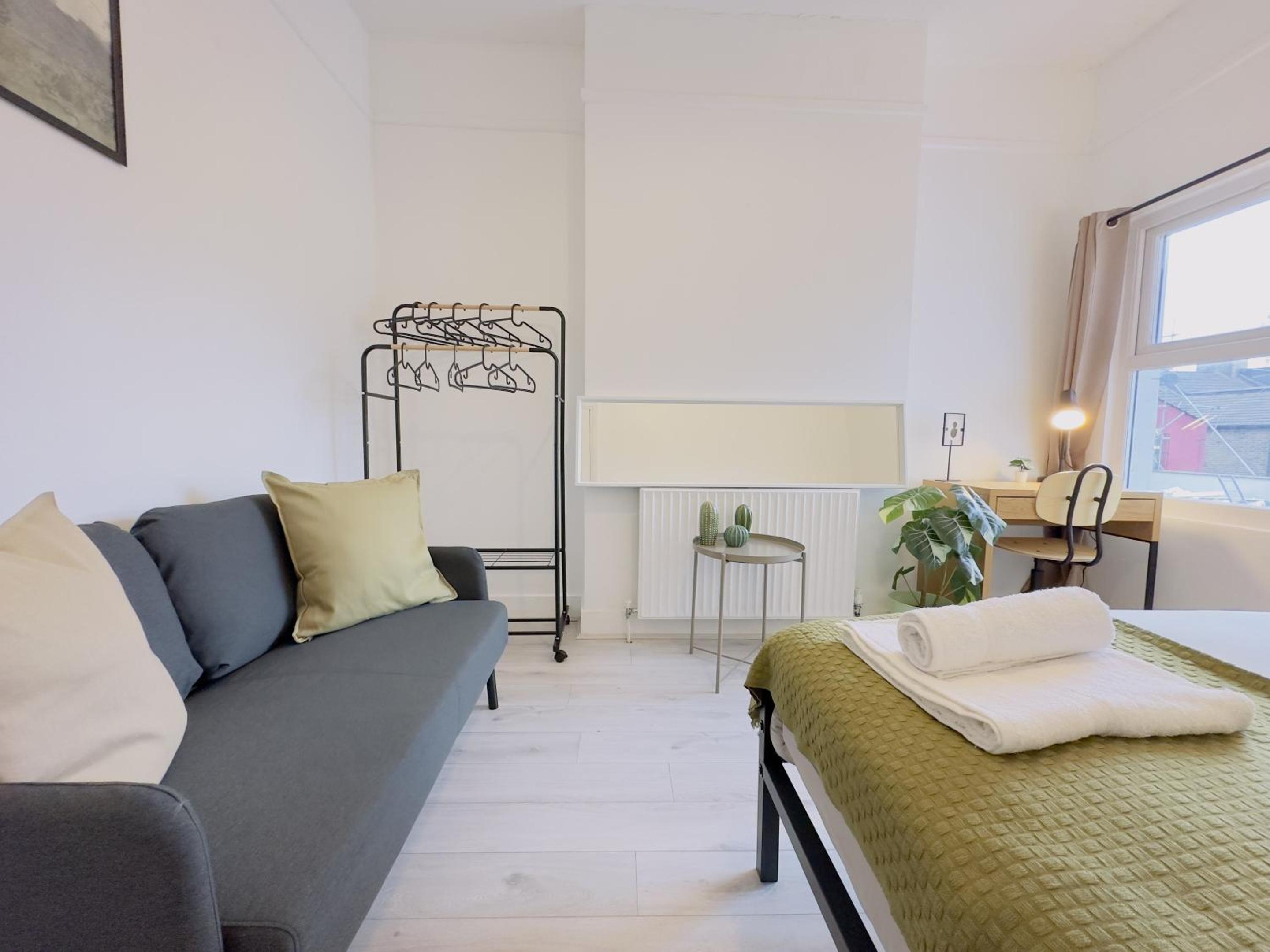 Double Room with Shared Bathroom photo 3