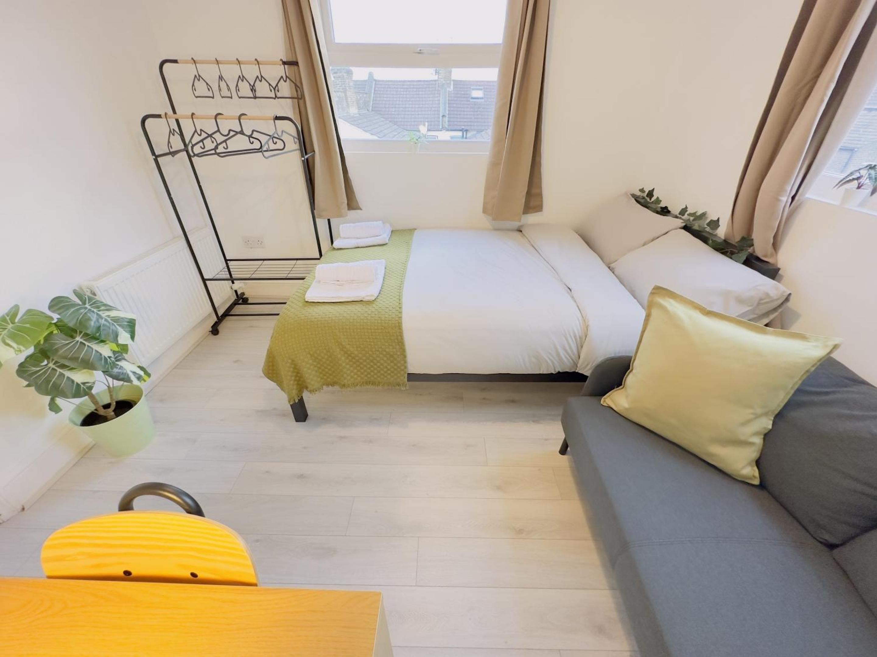 Double Room with Shared Bathroom photo 2