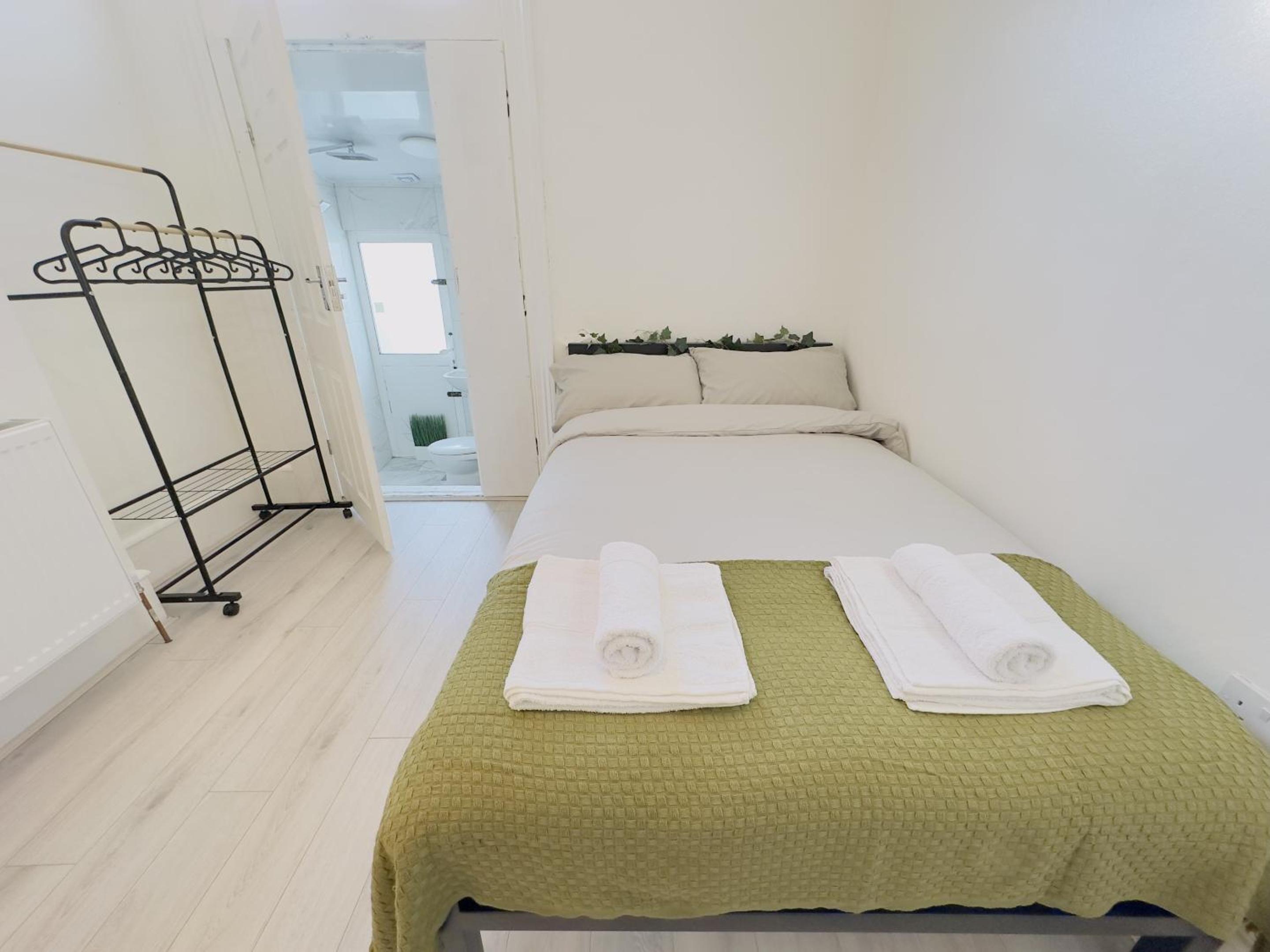 Double Room with Private Bathroom photo 3