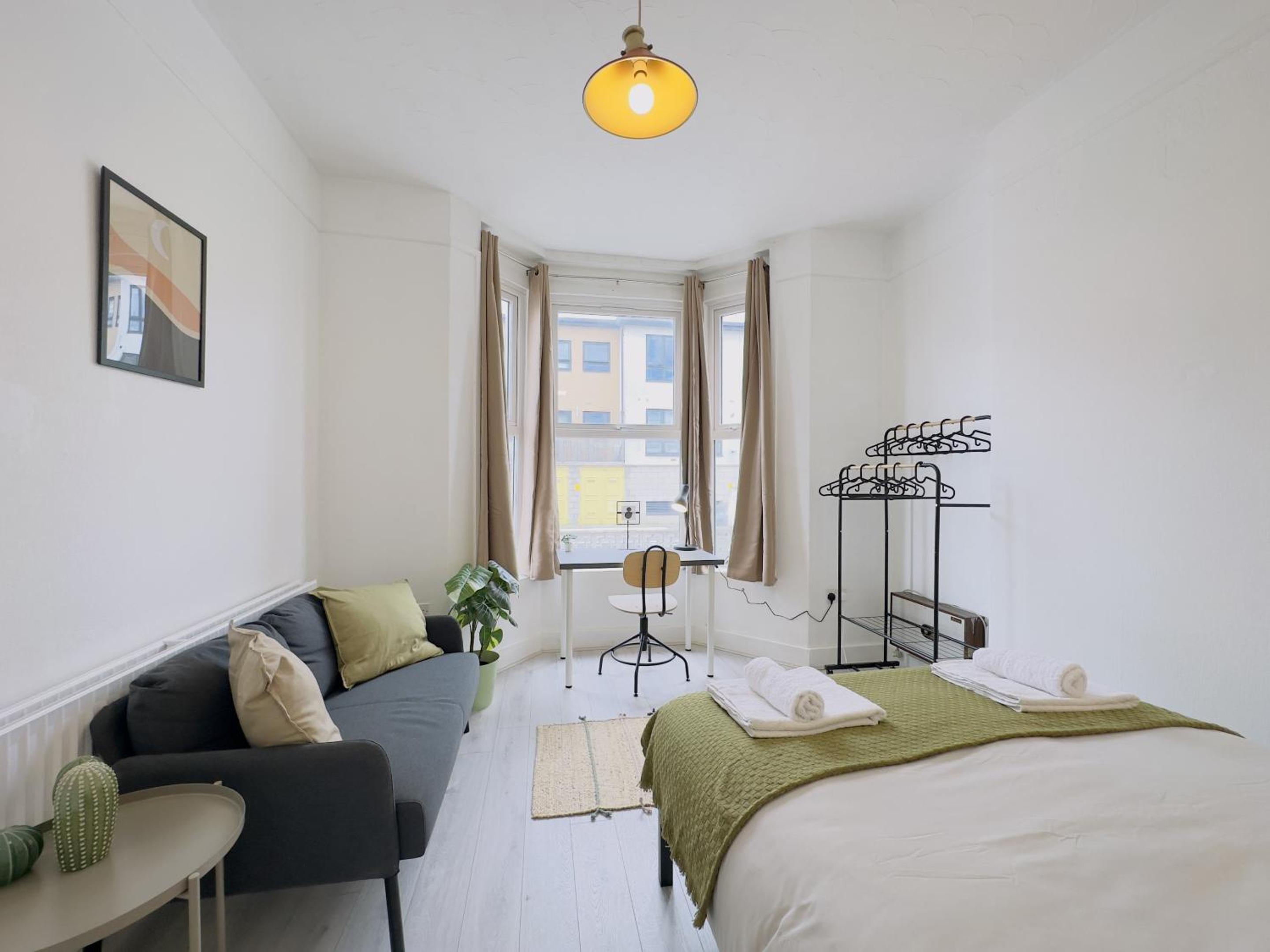 Double Room with Shared Bathroom photo 3