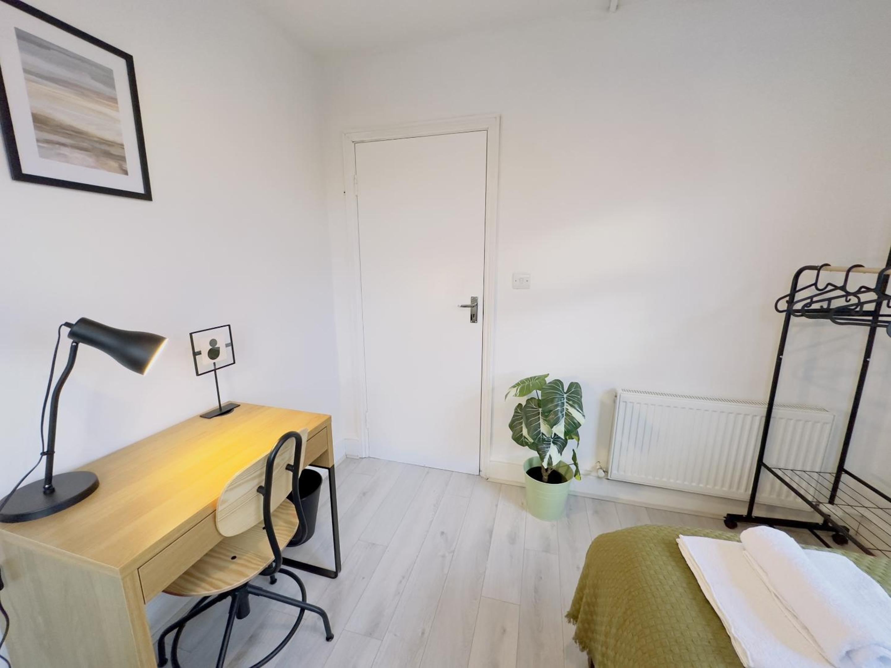 Double Room with Shared Bathroom photo 3