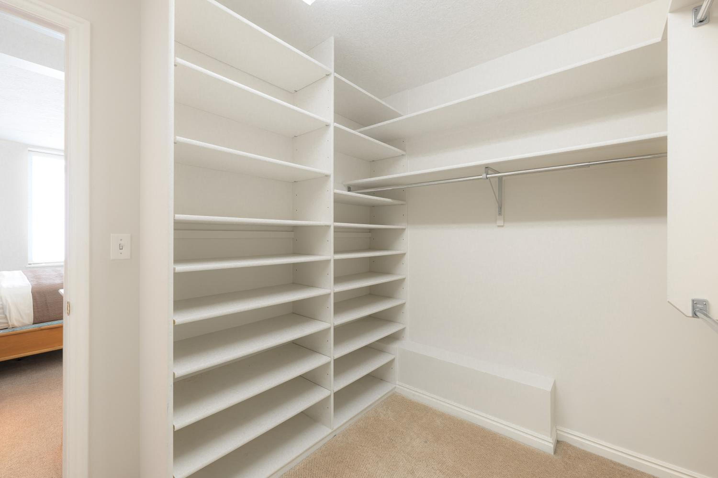 Deluxe One-Bedroom Apartment photo 1