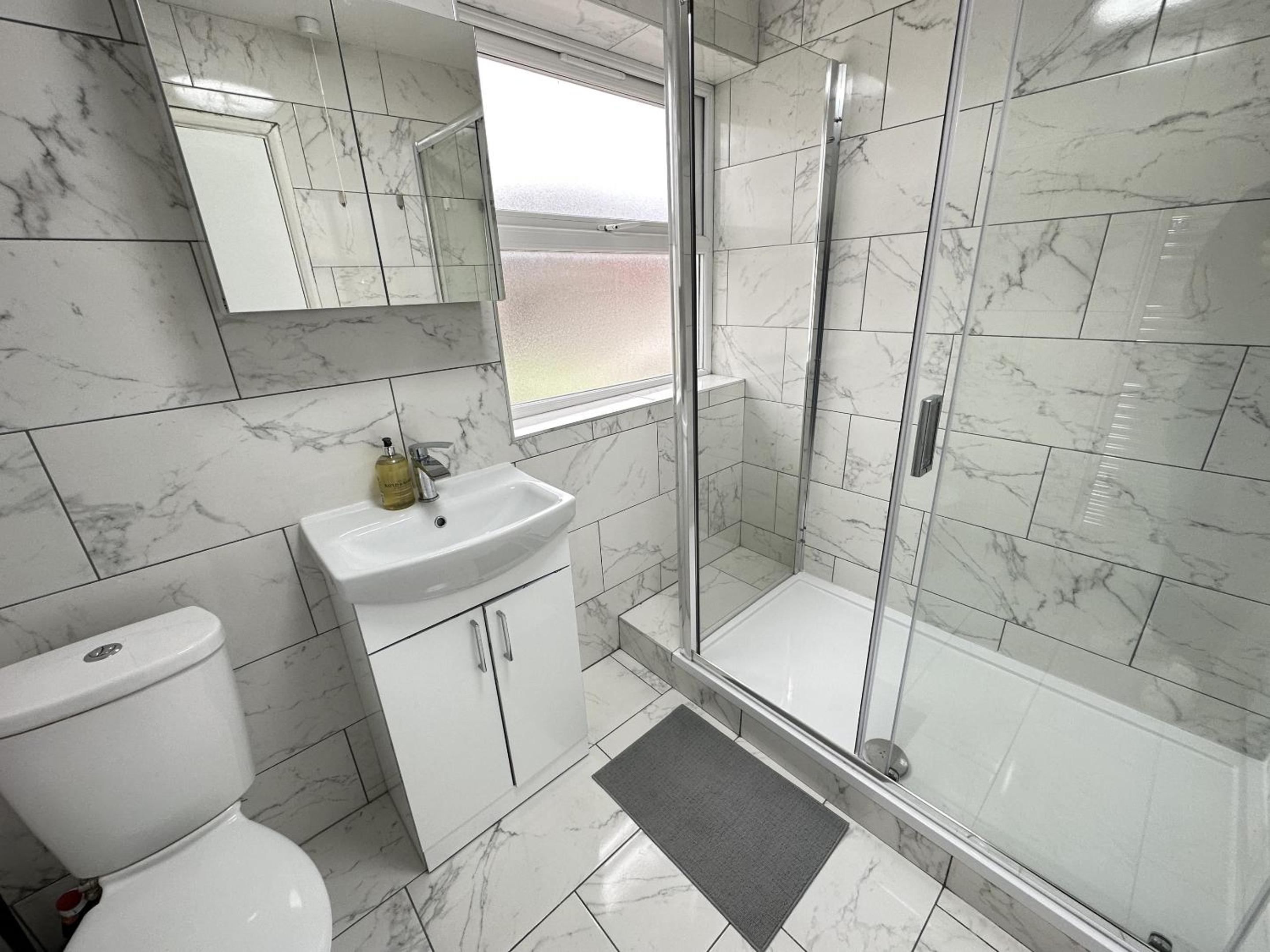Double Room with Shared Bathroom photo 2