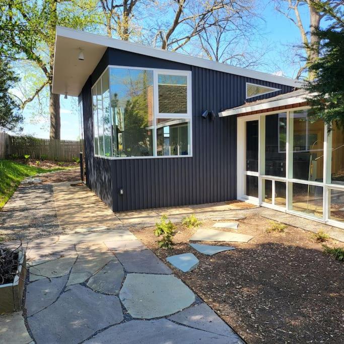Three-Bedroom House photo 2