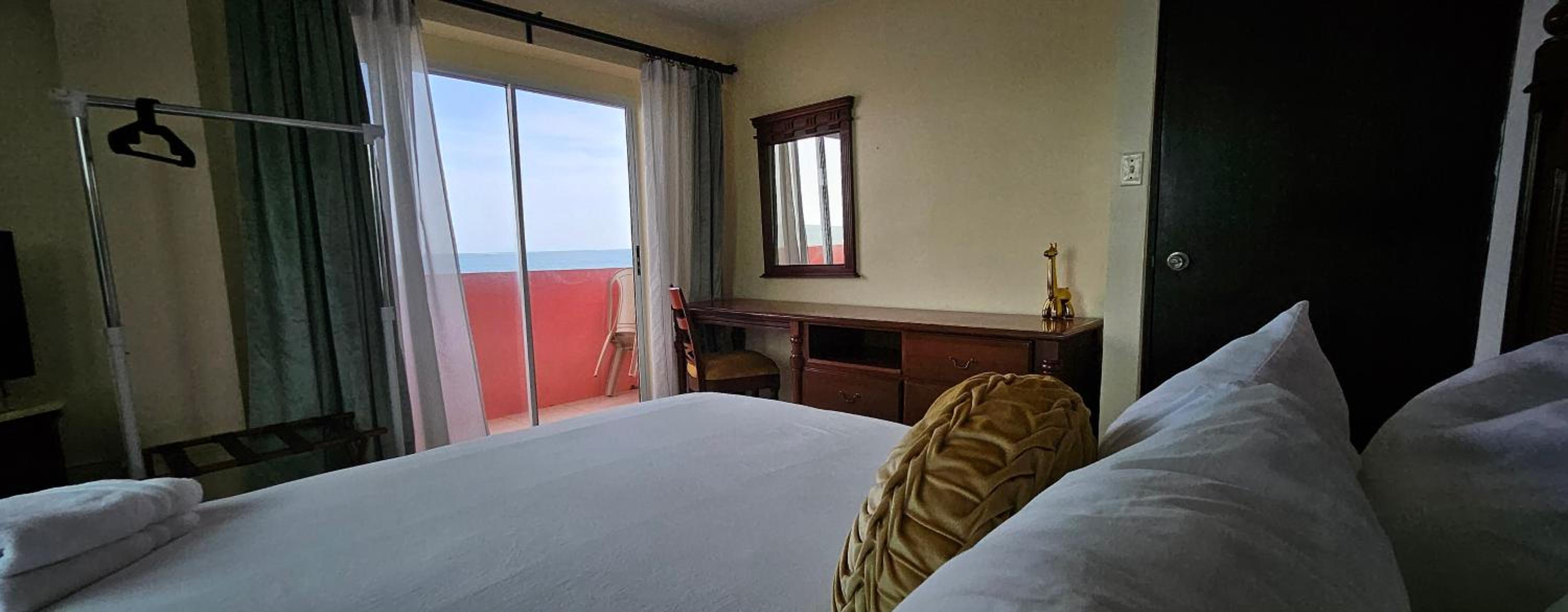 King Suite with Ocean View photo 3