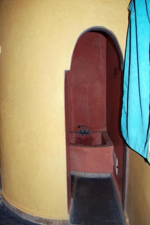 Budget Twin Room - Photo 2