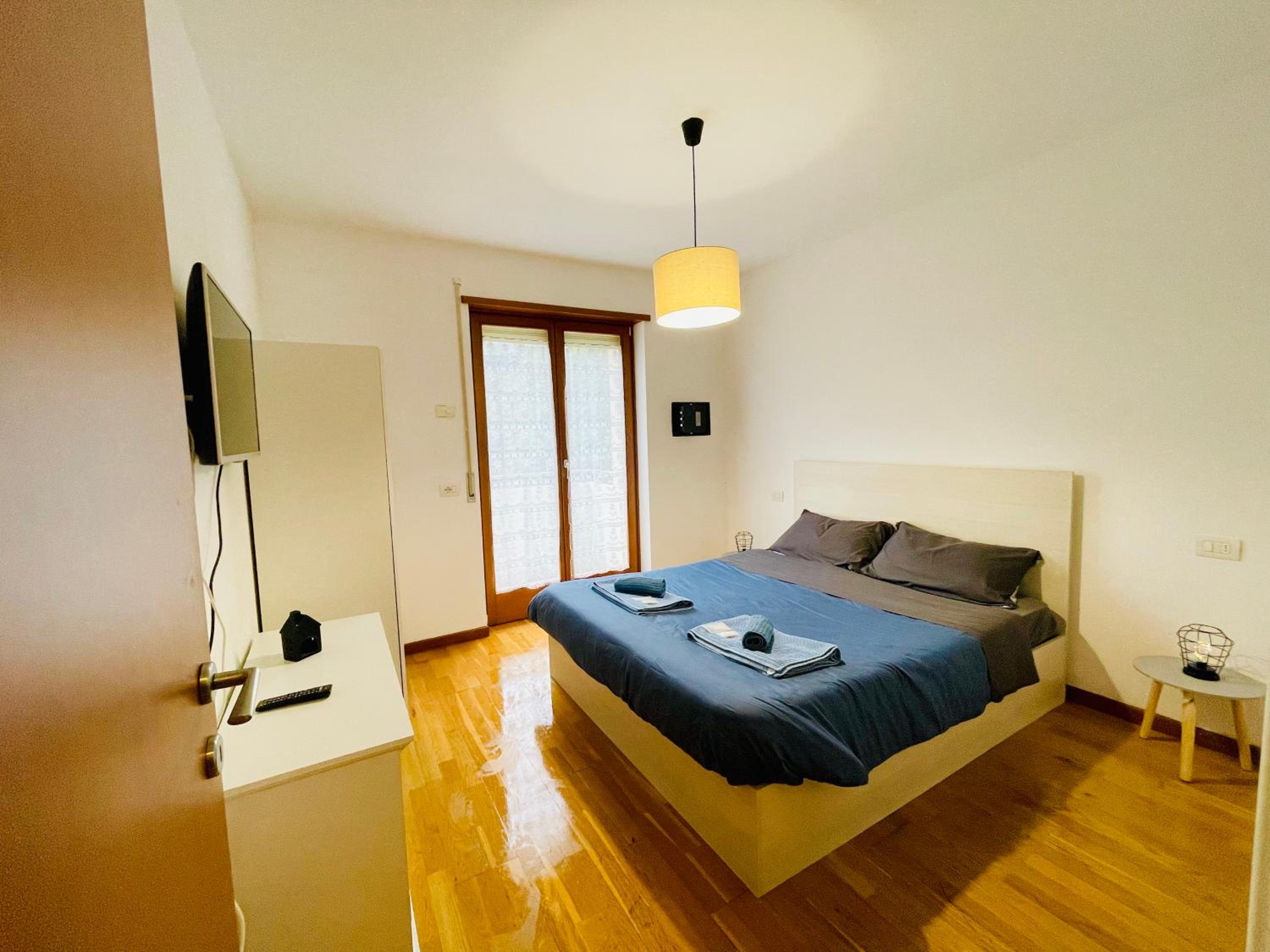 One-Bedroom Apartment photo 1
