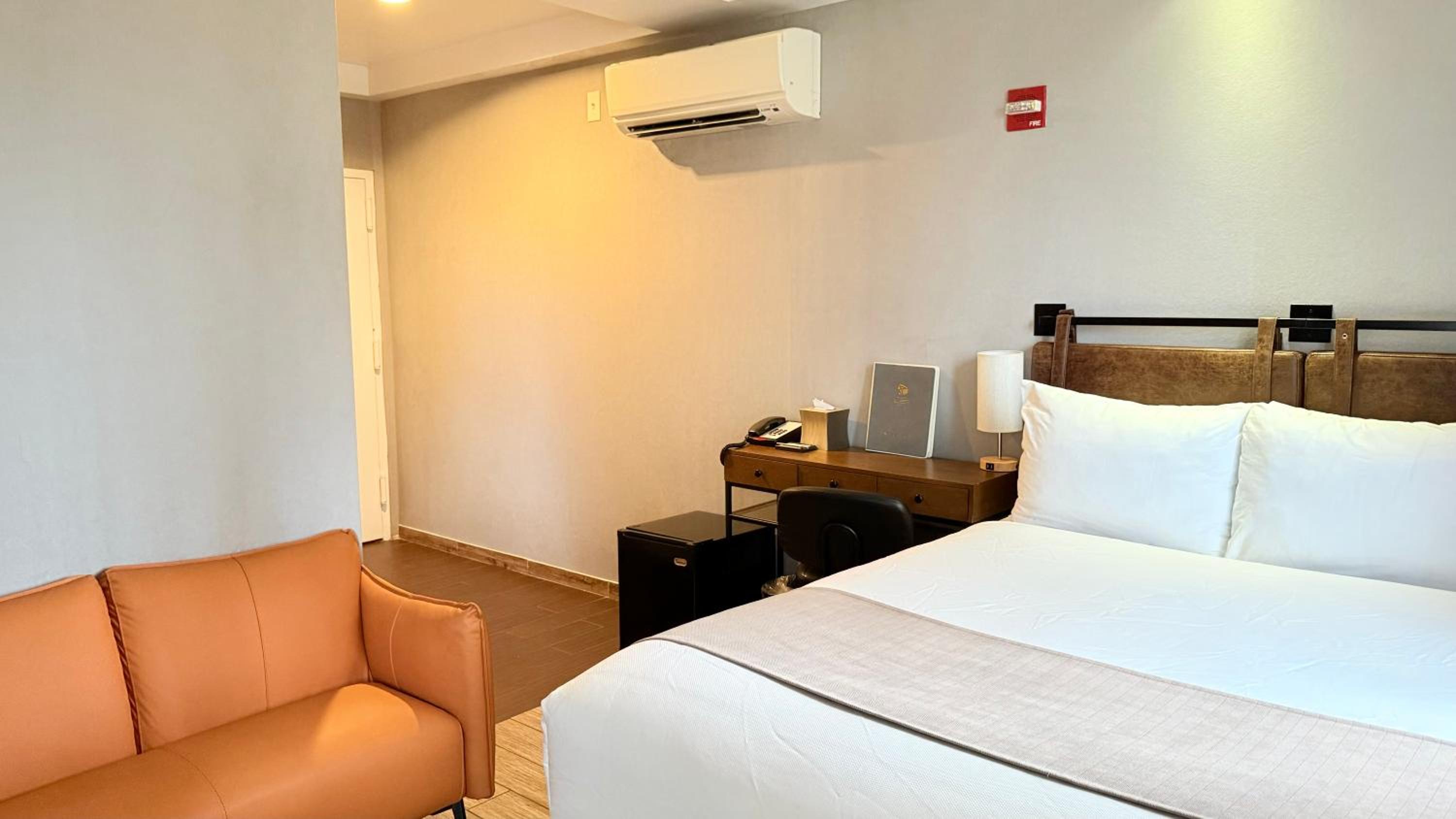 Queen Suite - Disability Access photo 2