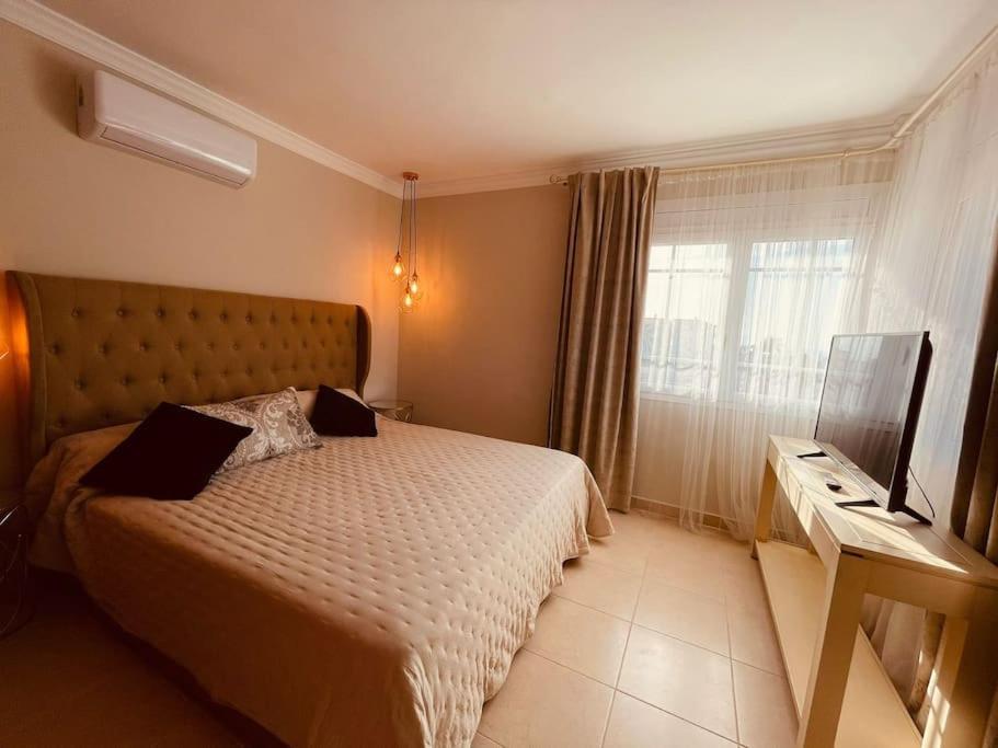 Four-Bedroom House photo 2