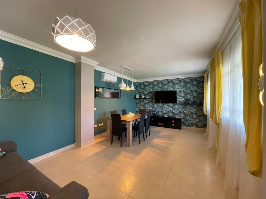 Four-Bedroom House photo 3