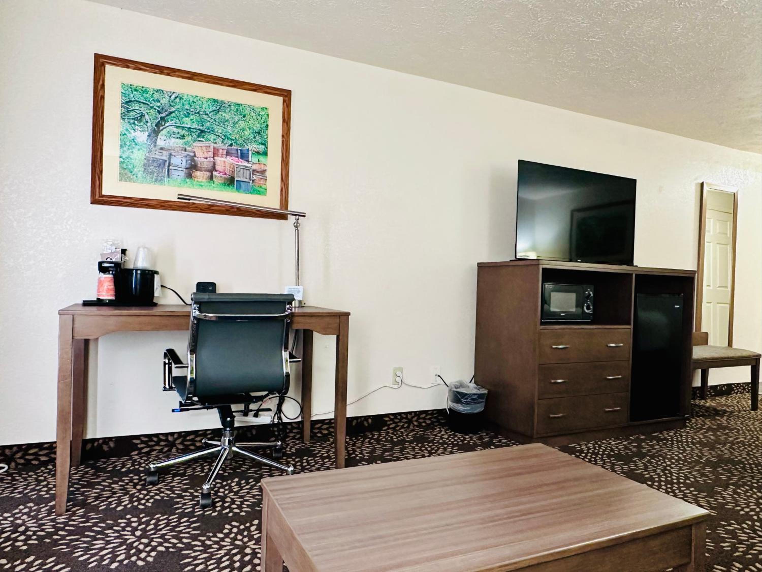 King Suite with Sofa Bed - Non Smoking - Photo 6