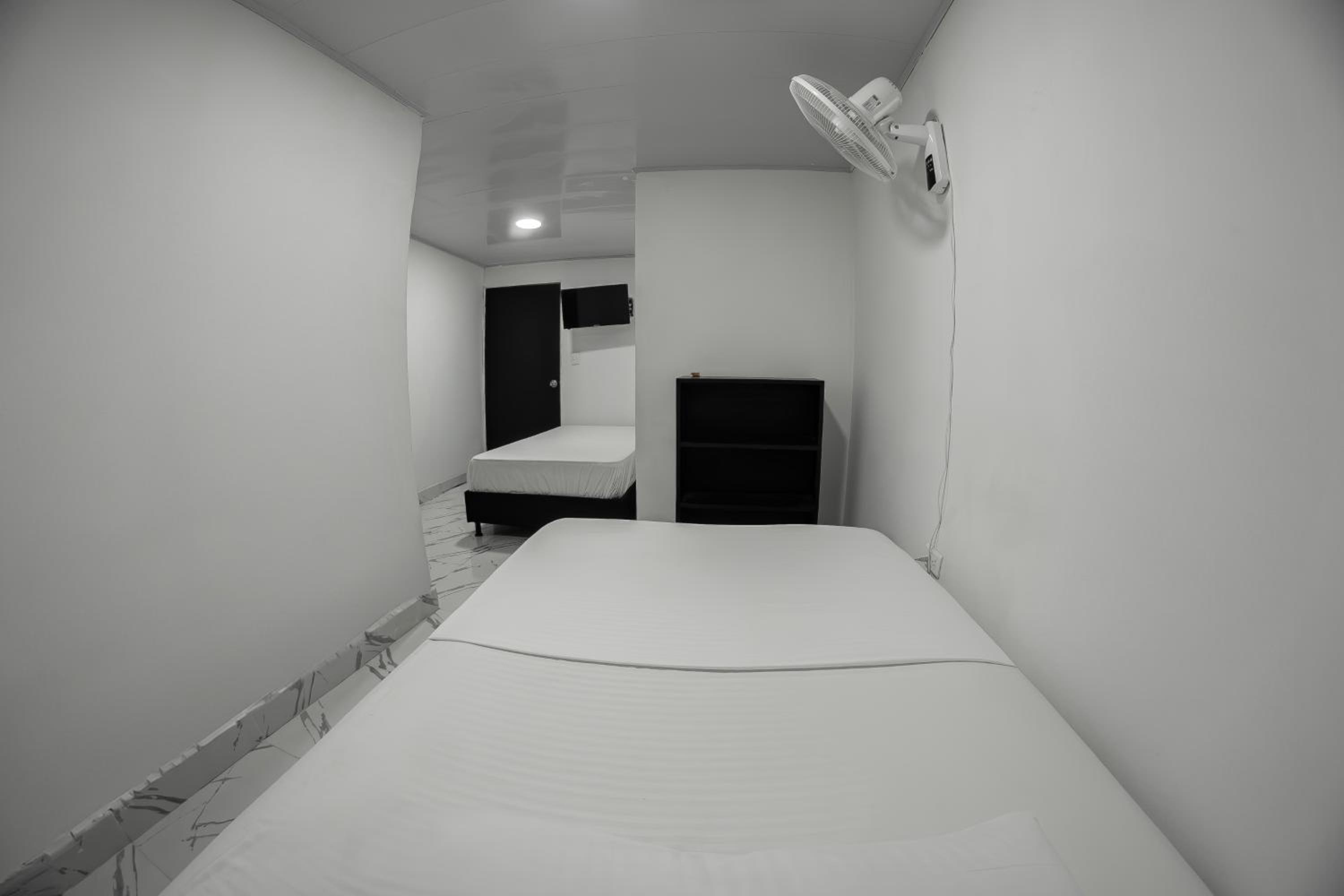 Economy Twin Room photo 3