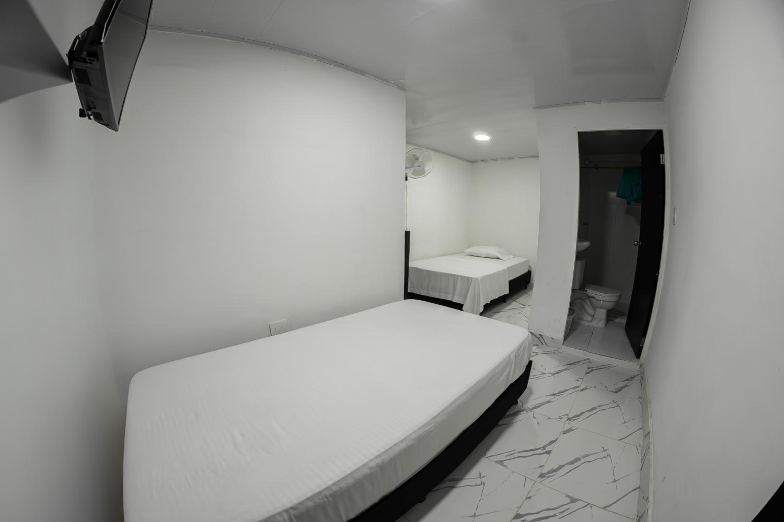 Economy Twin Room photo 1