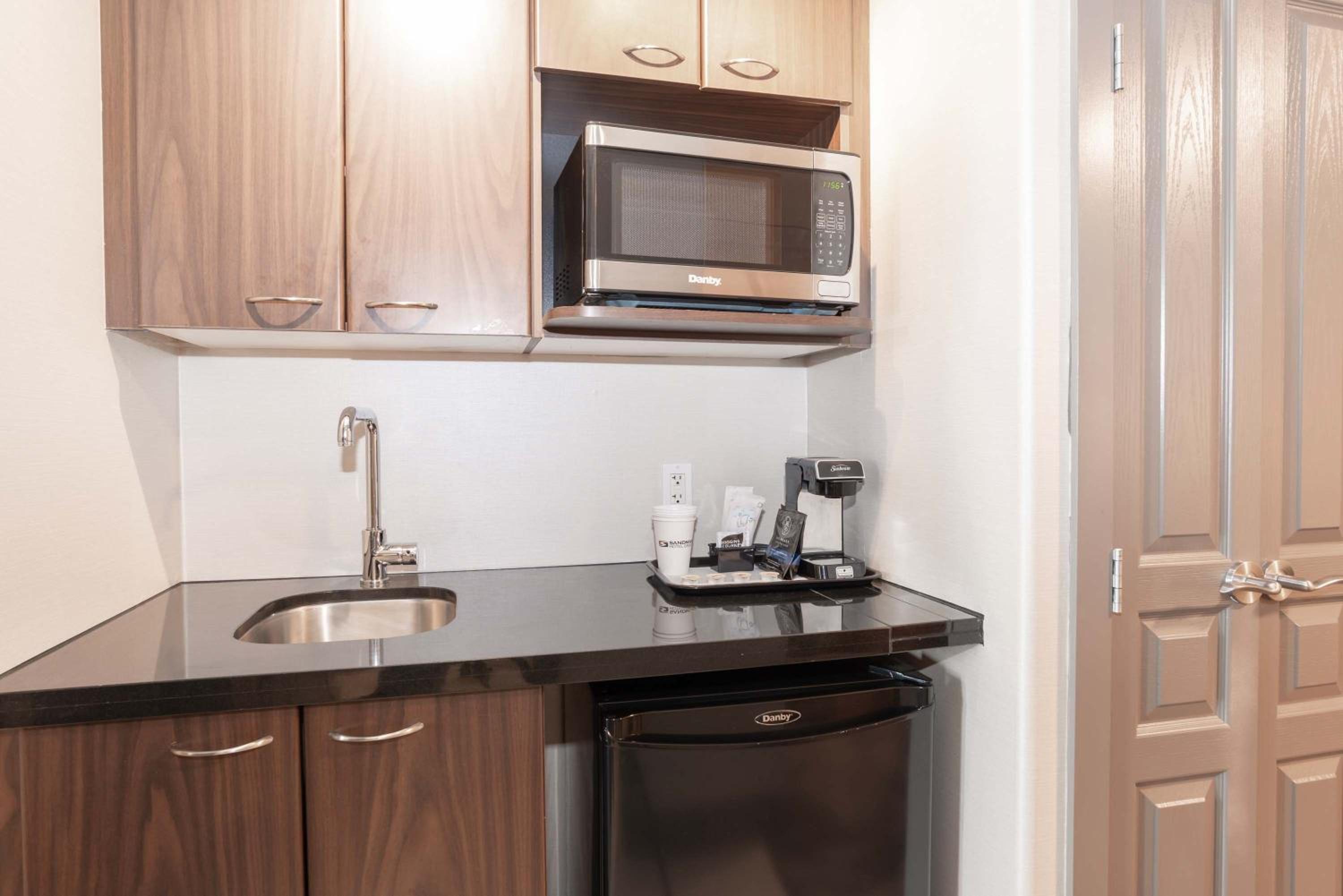Standard Suite, 1 King Bed, Sofa Bed, Kitchenette - Photo 6