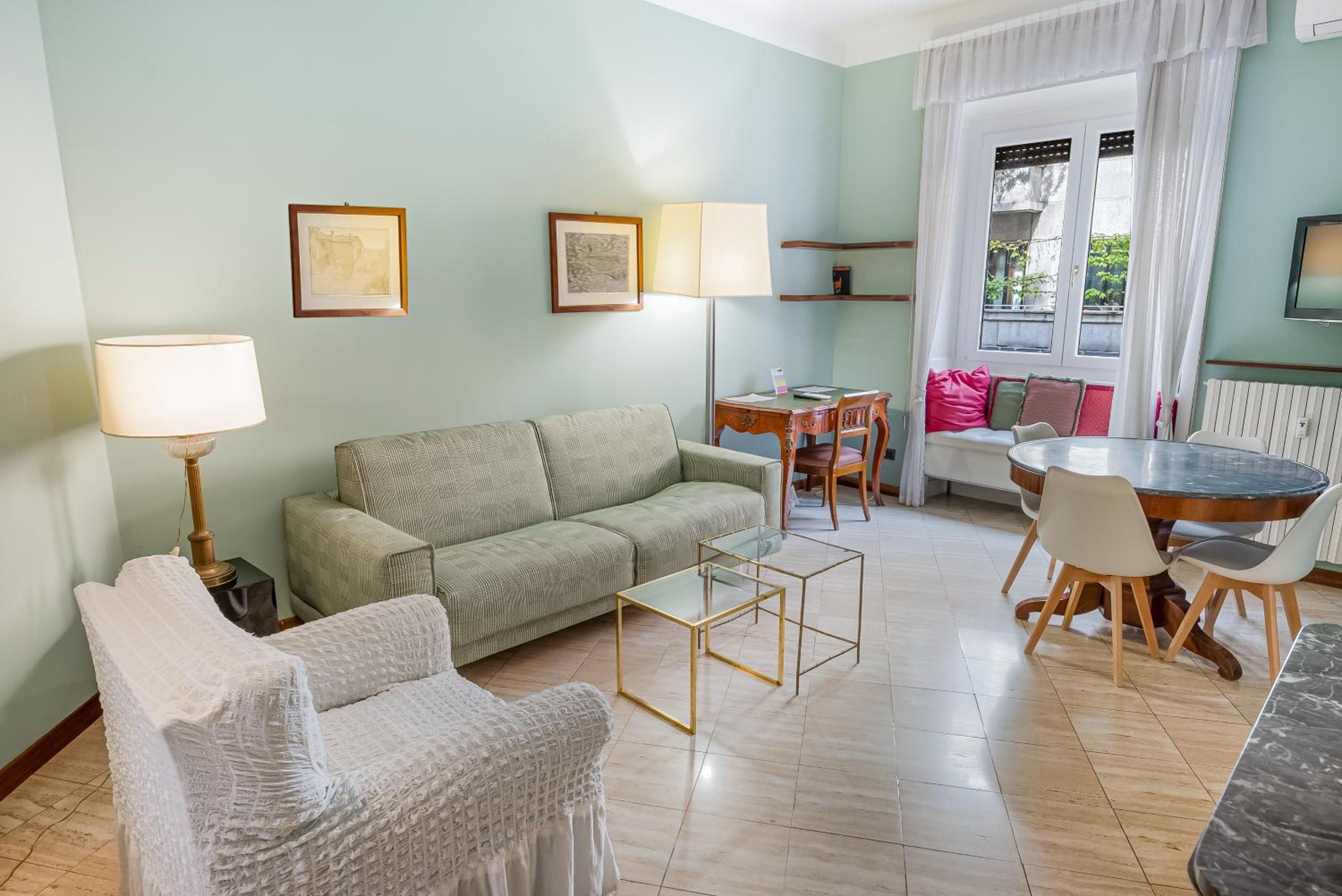 Deluxe Apartment