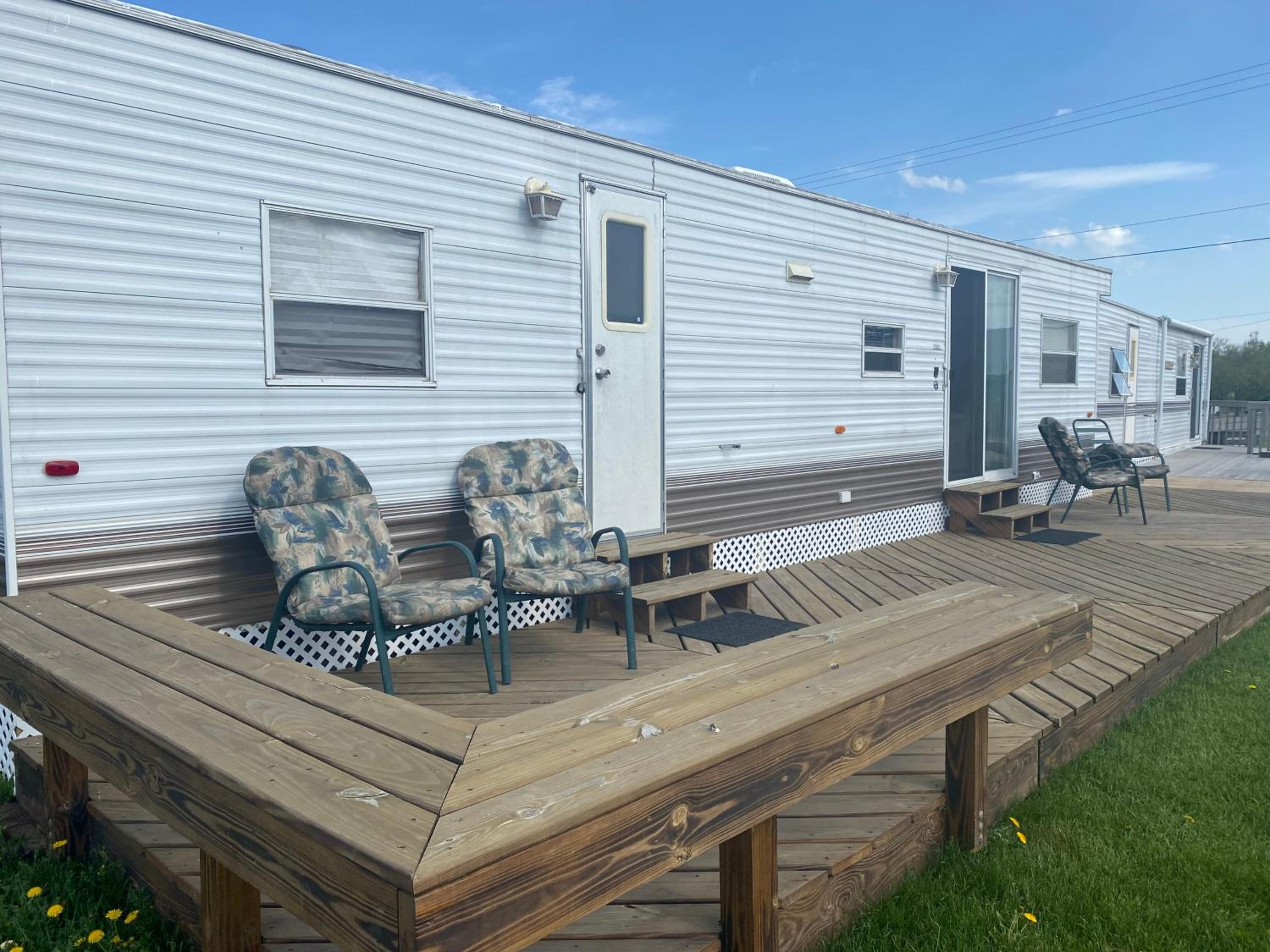Mobile Home - Photo 1