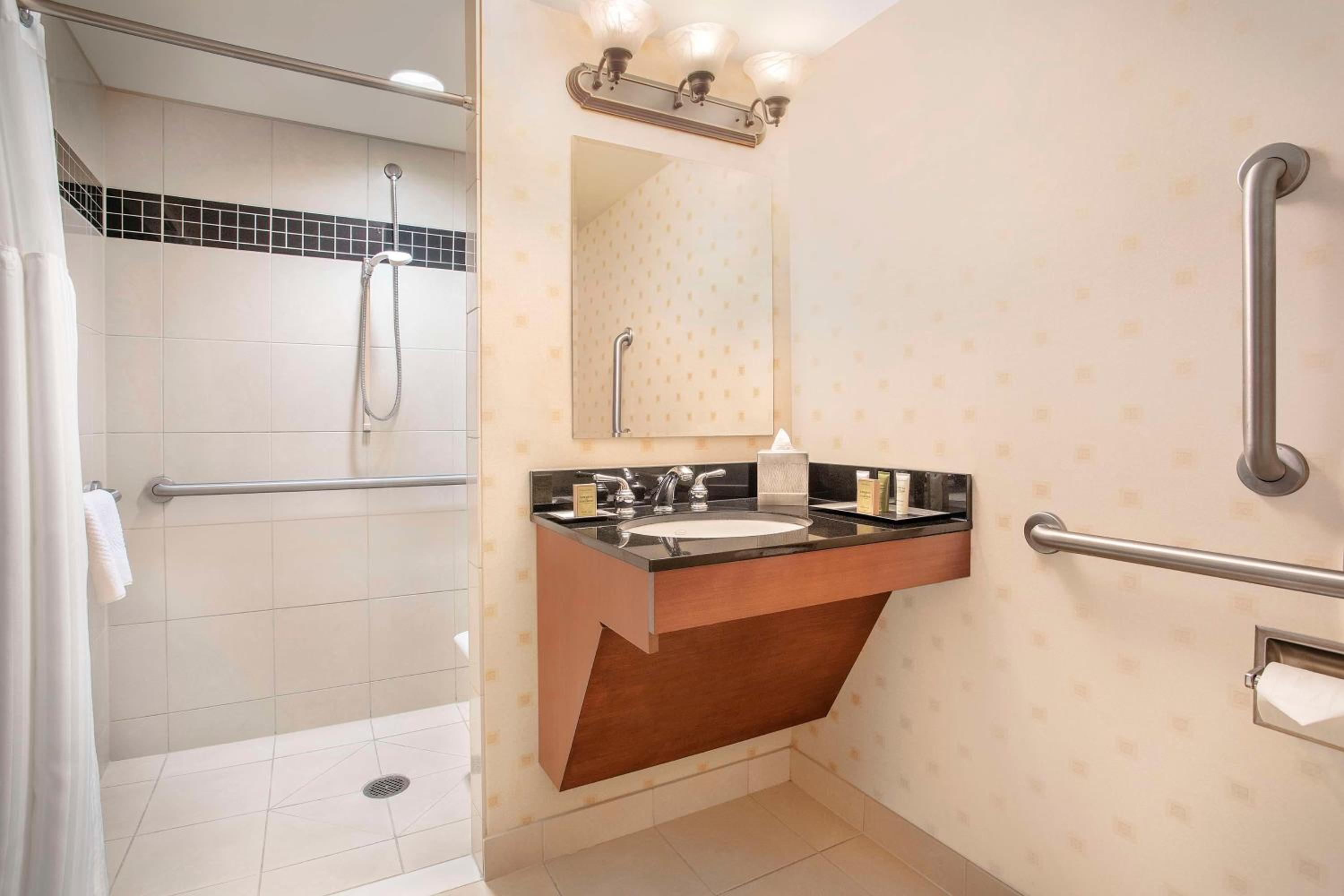 King Room with Roll-In Shower - Mobility/Hearing Accessible thumbnail 5