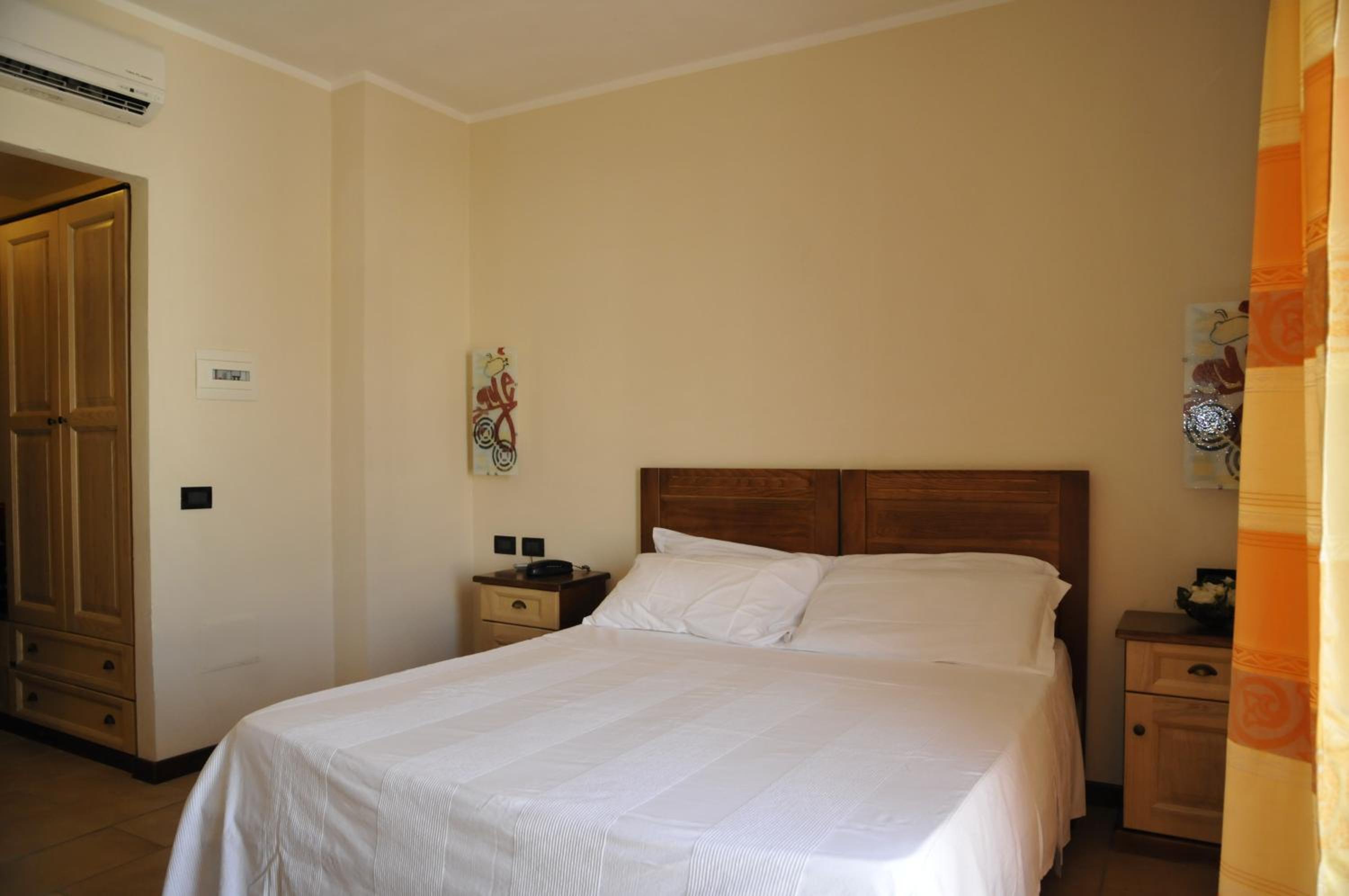 Double Room - Photo 2