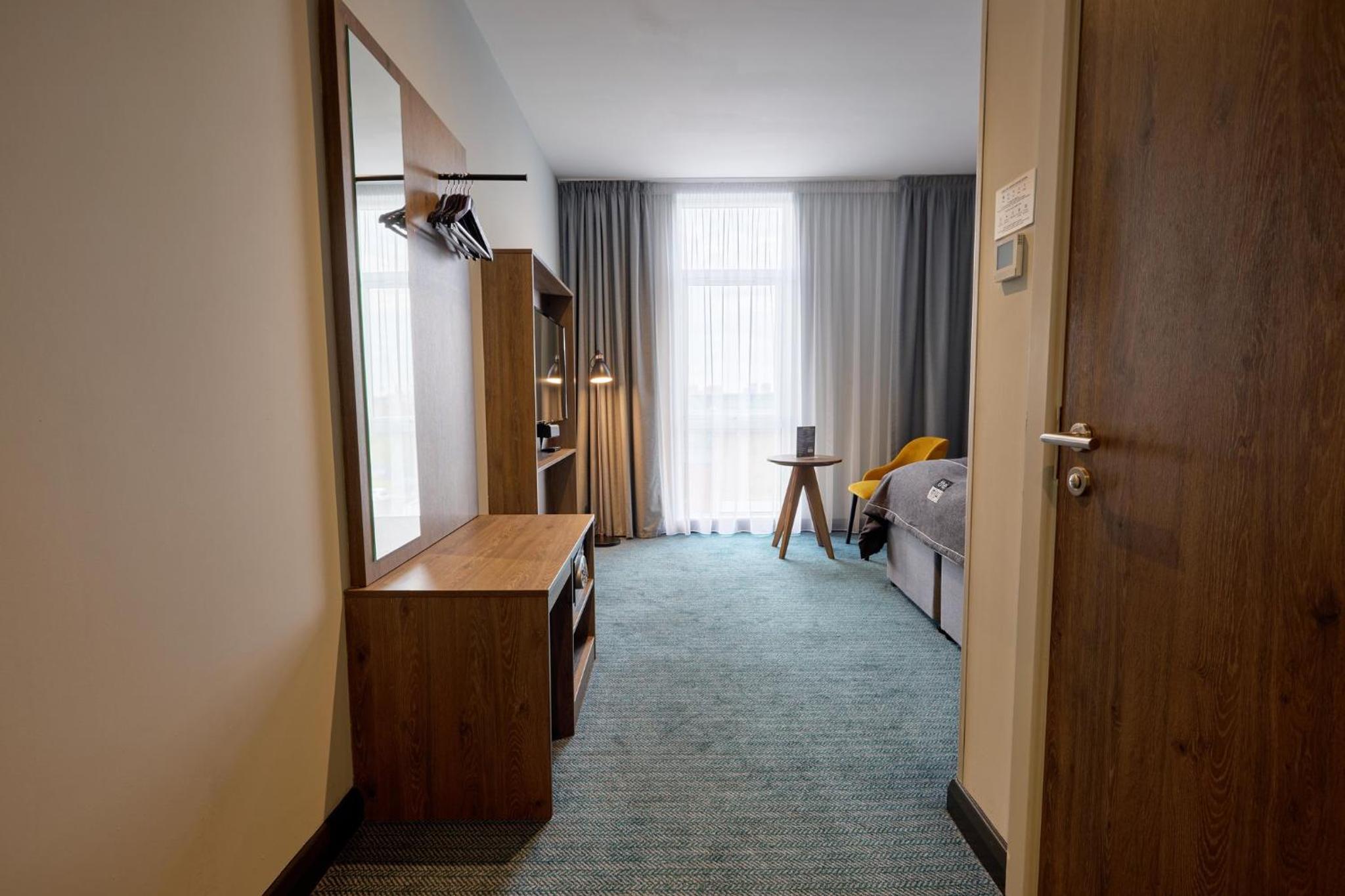 Standard Queen Room - Accessible photo 2