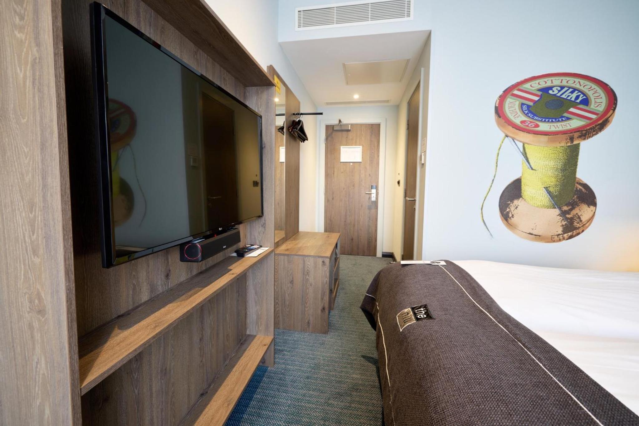 Standard Queen Room - Photo 12