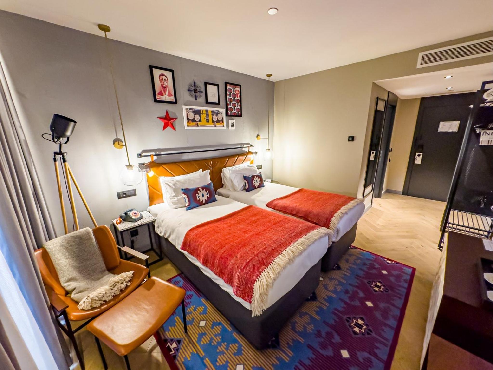 Standard Twin Room - Photo 7