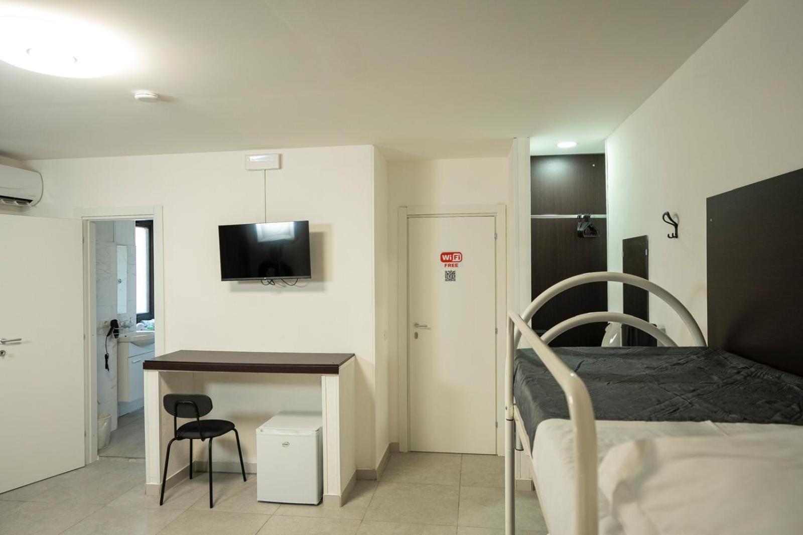 Deluxe Room (2 Adults + 1 Child)