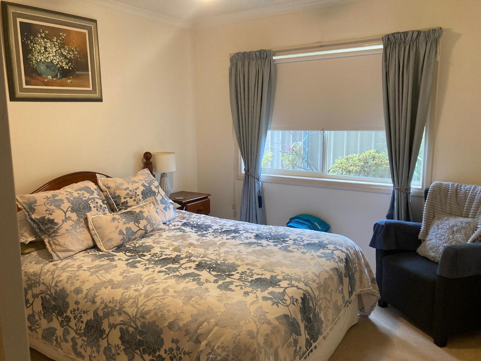 Queen Room With Shared Bathroom photo 1