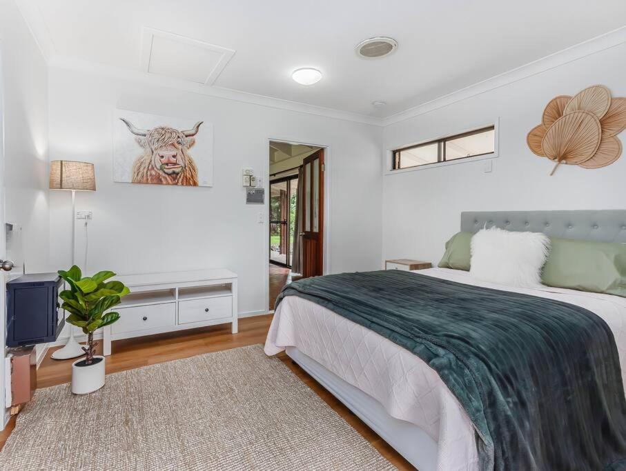 Five-Bedroom House photo 3