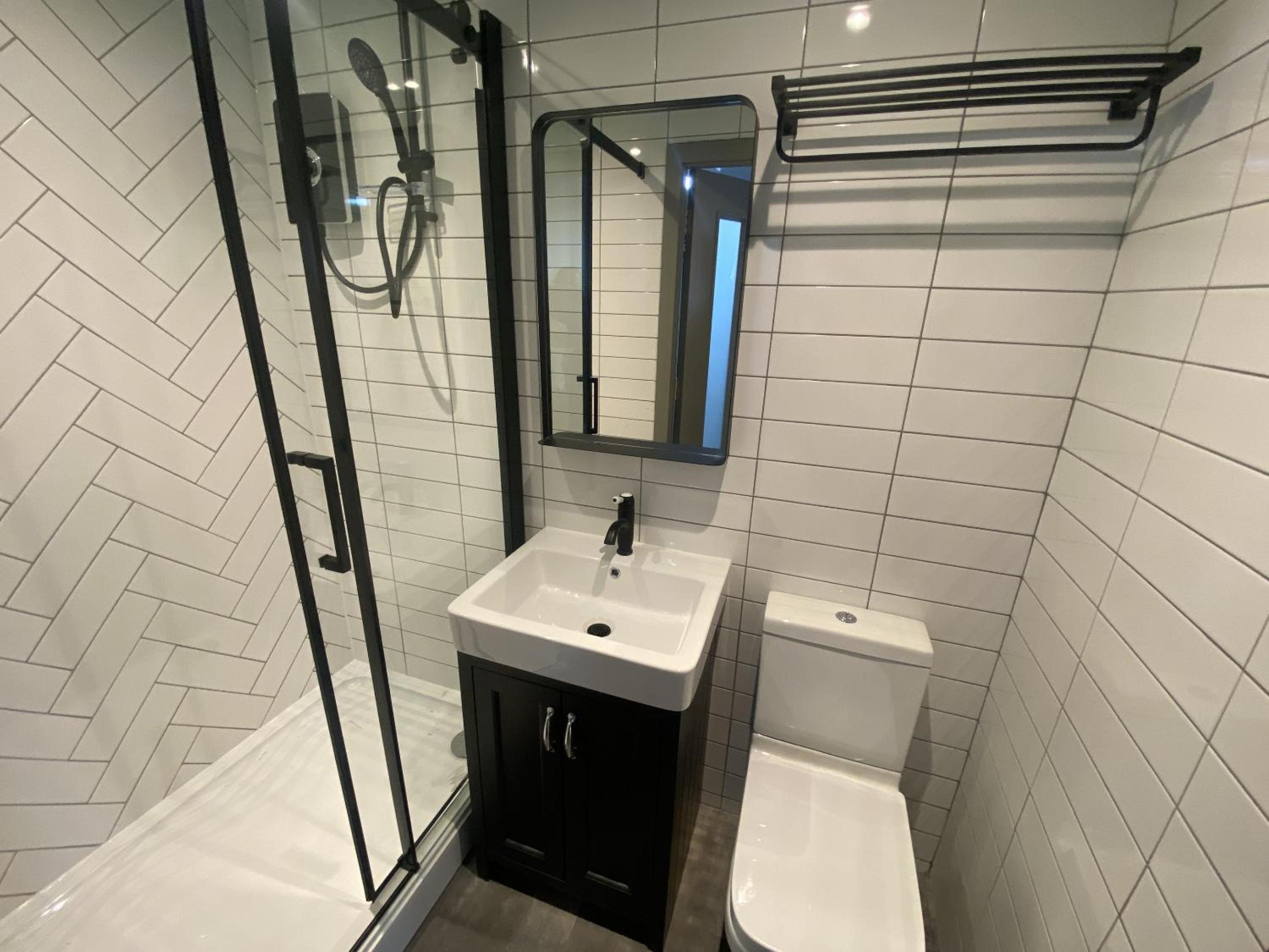 Deluxe King Room - Photo 5