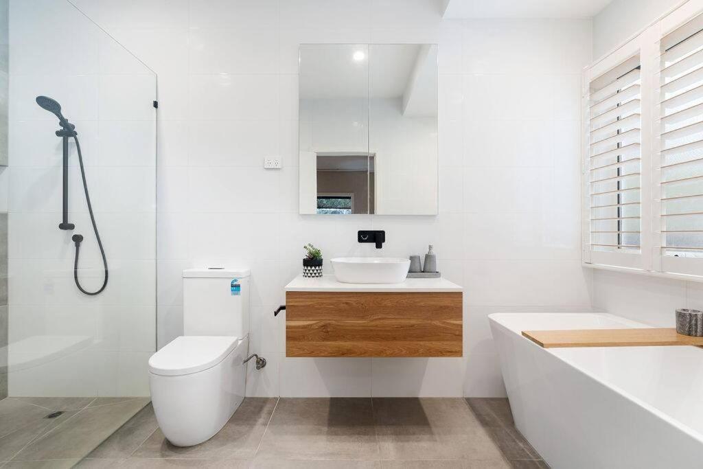 Three-Bedroom House photo 3
