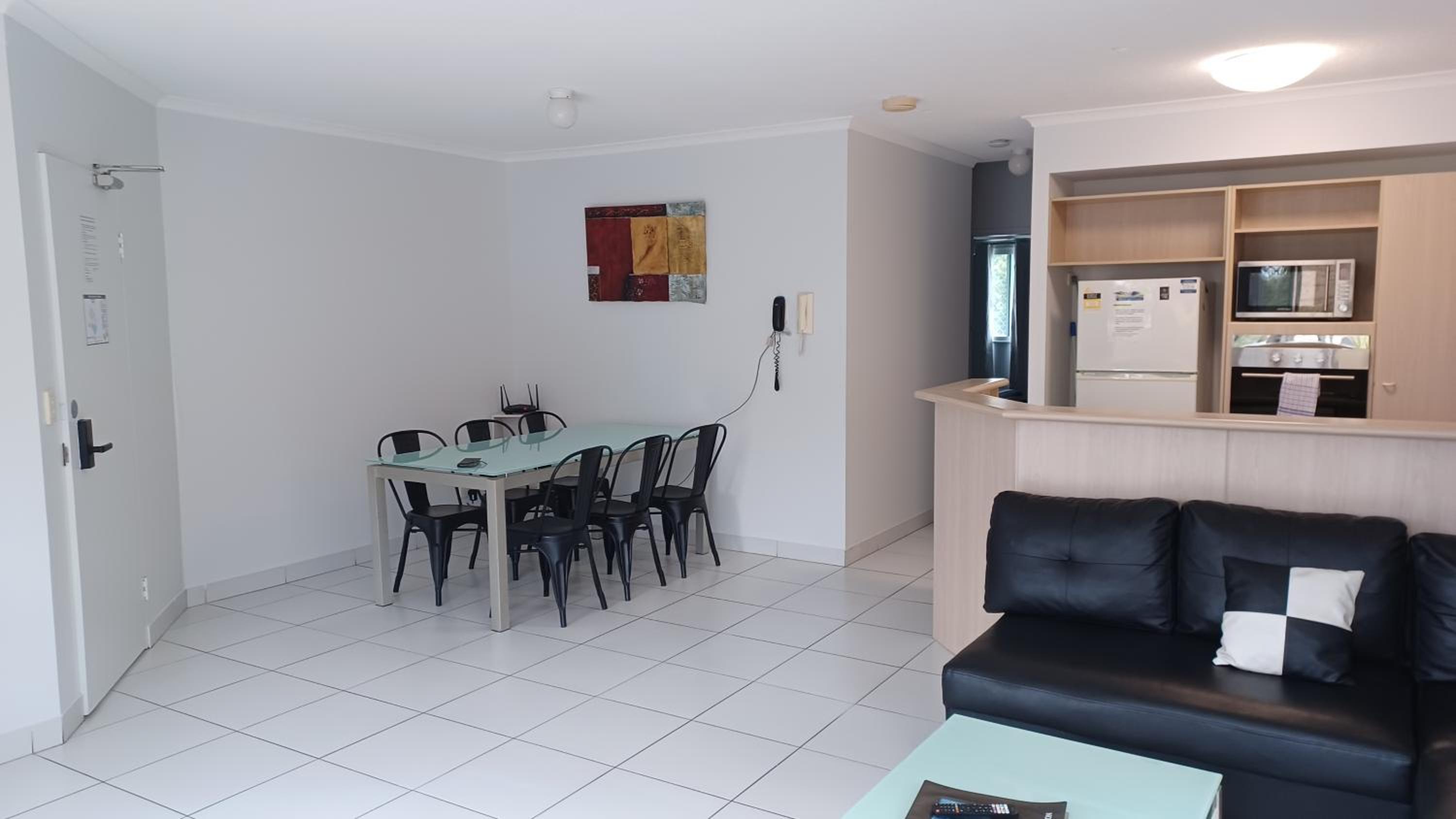 Three-Bedroom Apartment - Photo 10