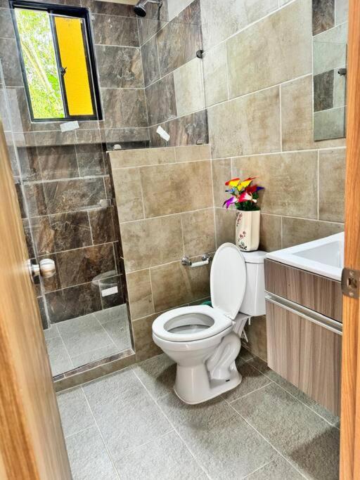 Seven-Bedroom House photo 2