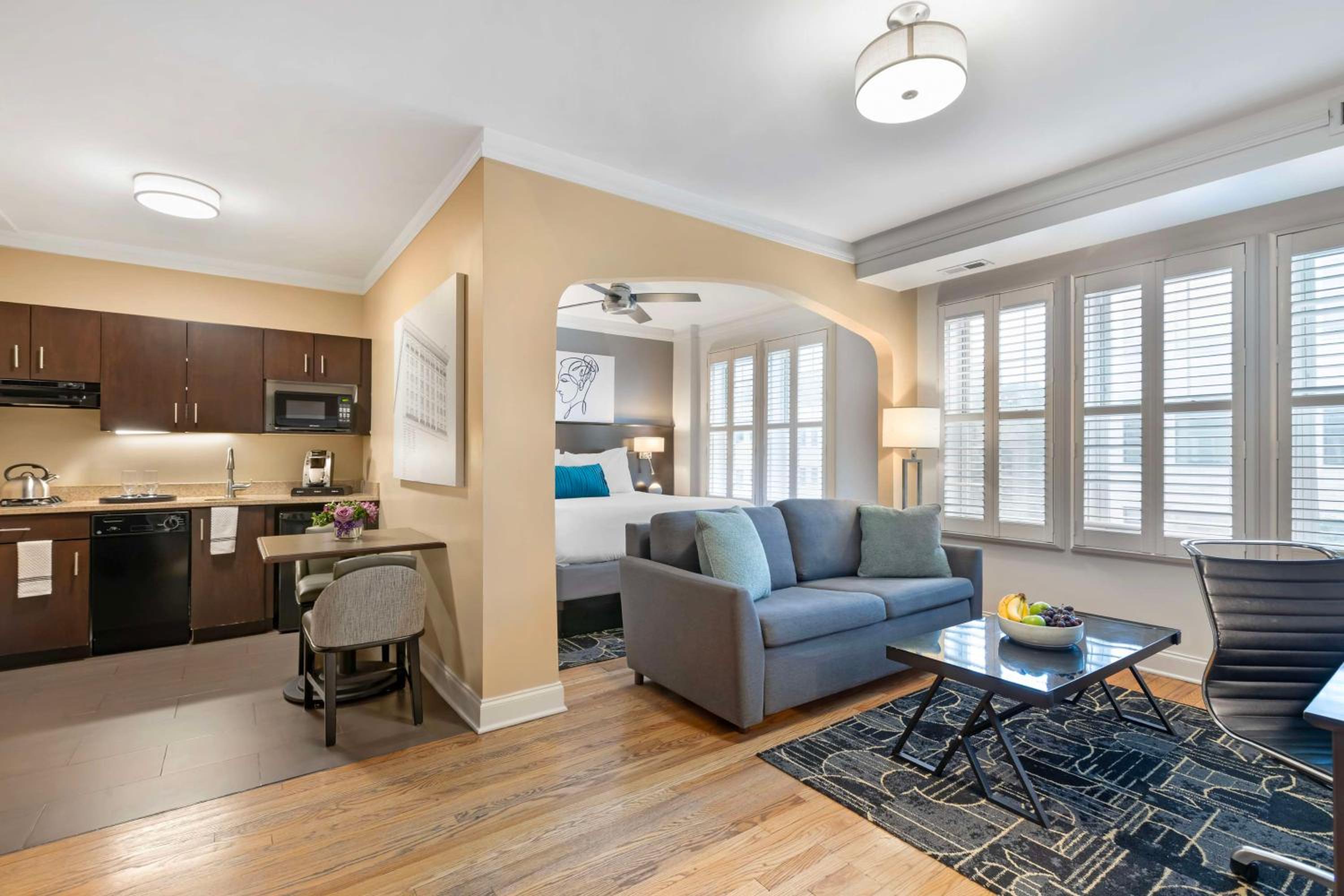 King Suite with Sofa Bed, Kitchenette and Living Area - Non-Smoking - Photo 1