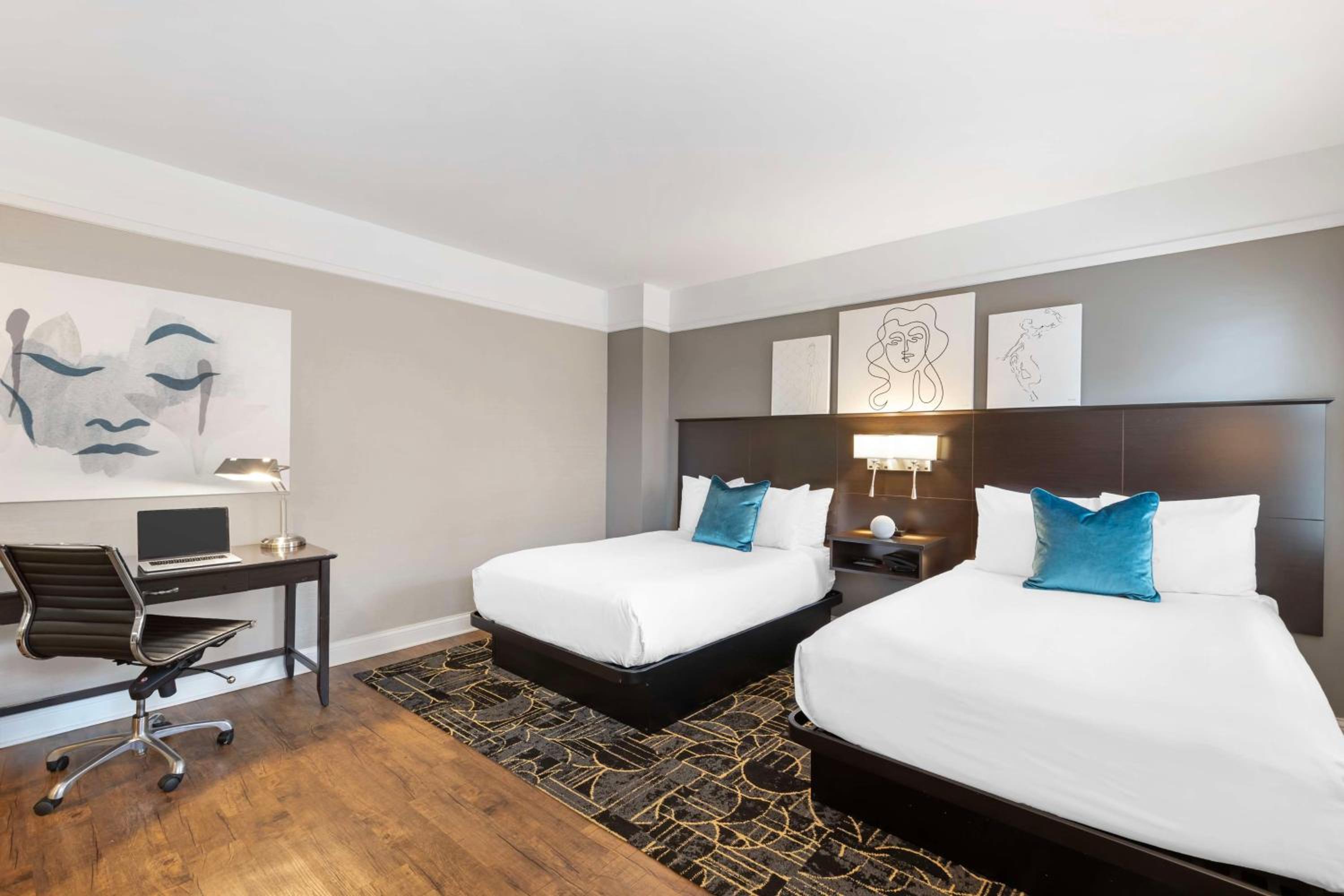 Double Room with Two Double Beds - Photo 4