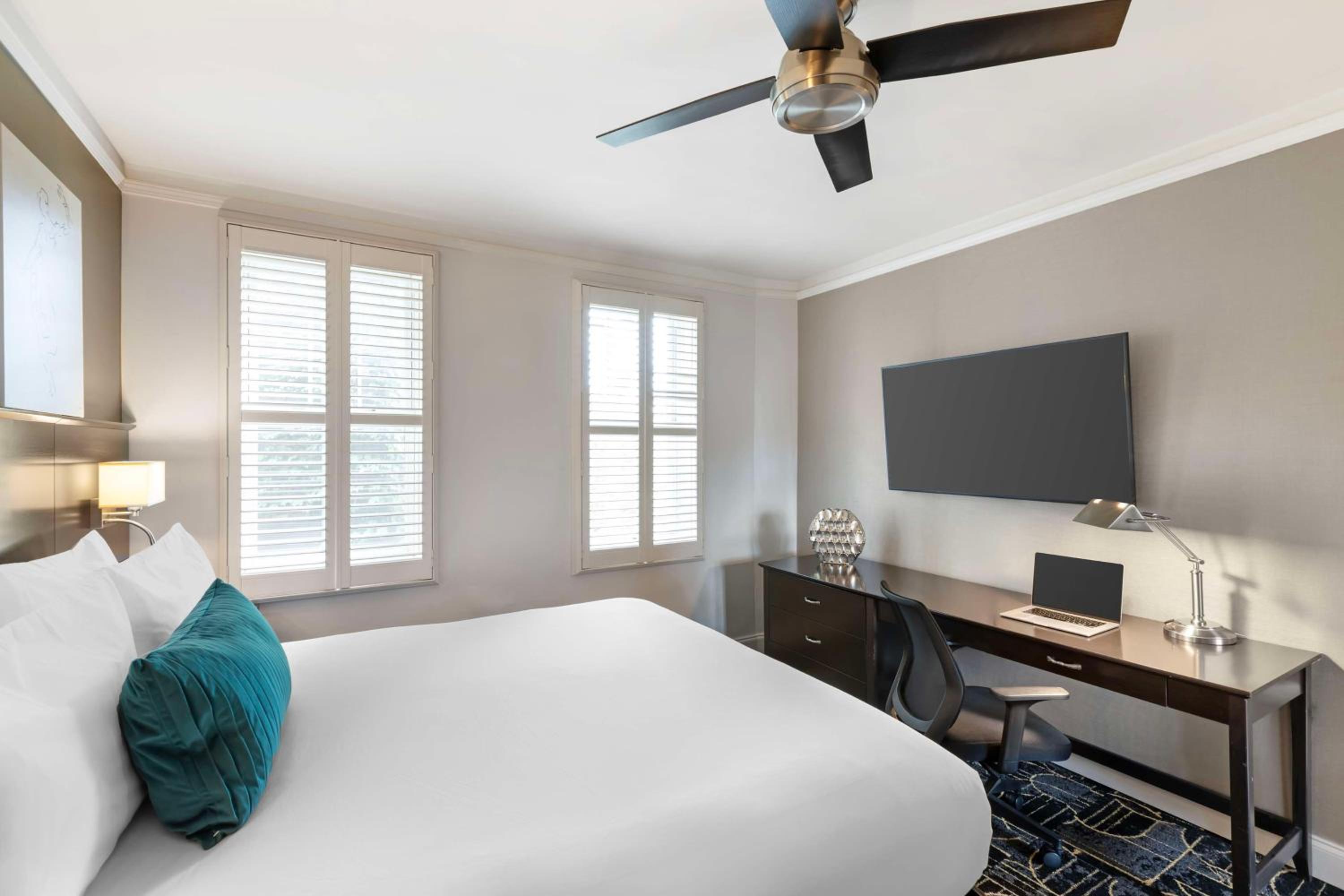 Two-Room King Suite with Two King Beds, Roll-In Shower and Sofa Bed - Disability/Non-Smoking - Photo 4