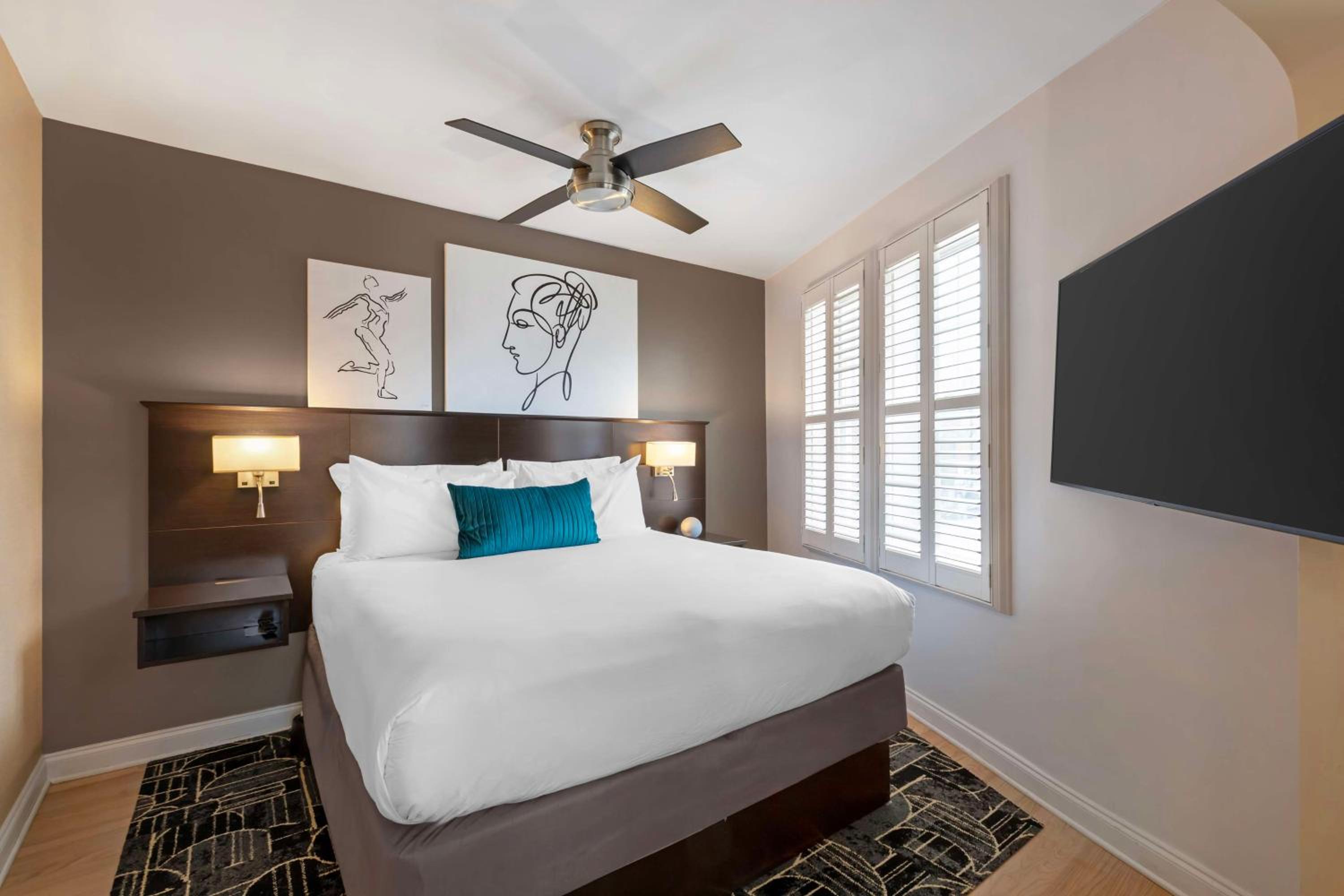 Two-Room King Suite with Two King Beds, Sofa Bed and Kitchenette - Non-Smoking - Photo 2