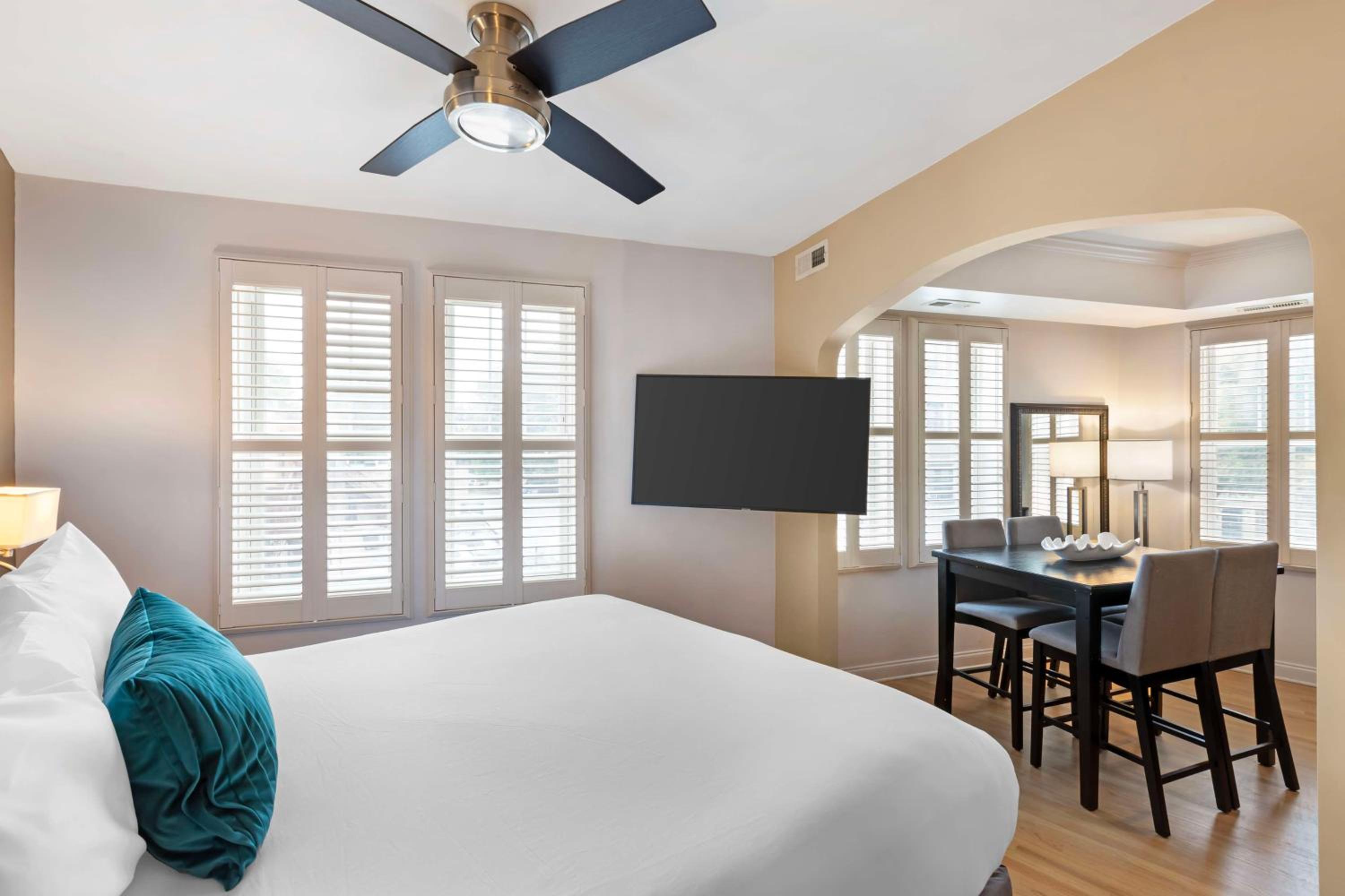 Two-Room King Suite with Two King Beds, Sofa Bed and Kitchenette - Non-Smoking - Photo 4
