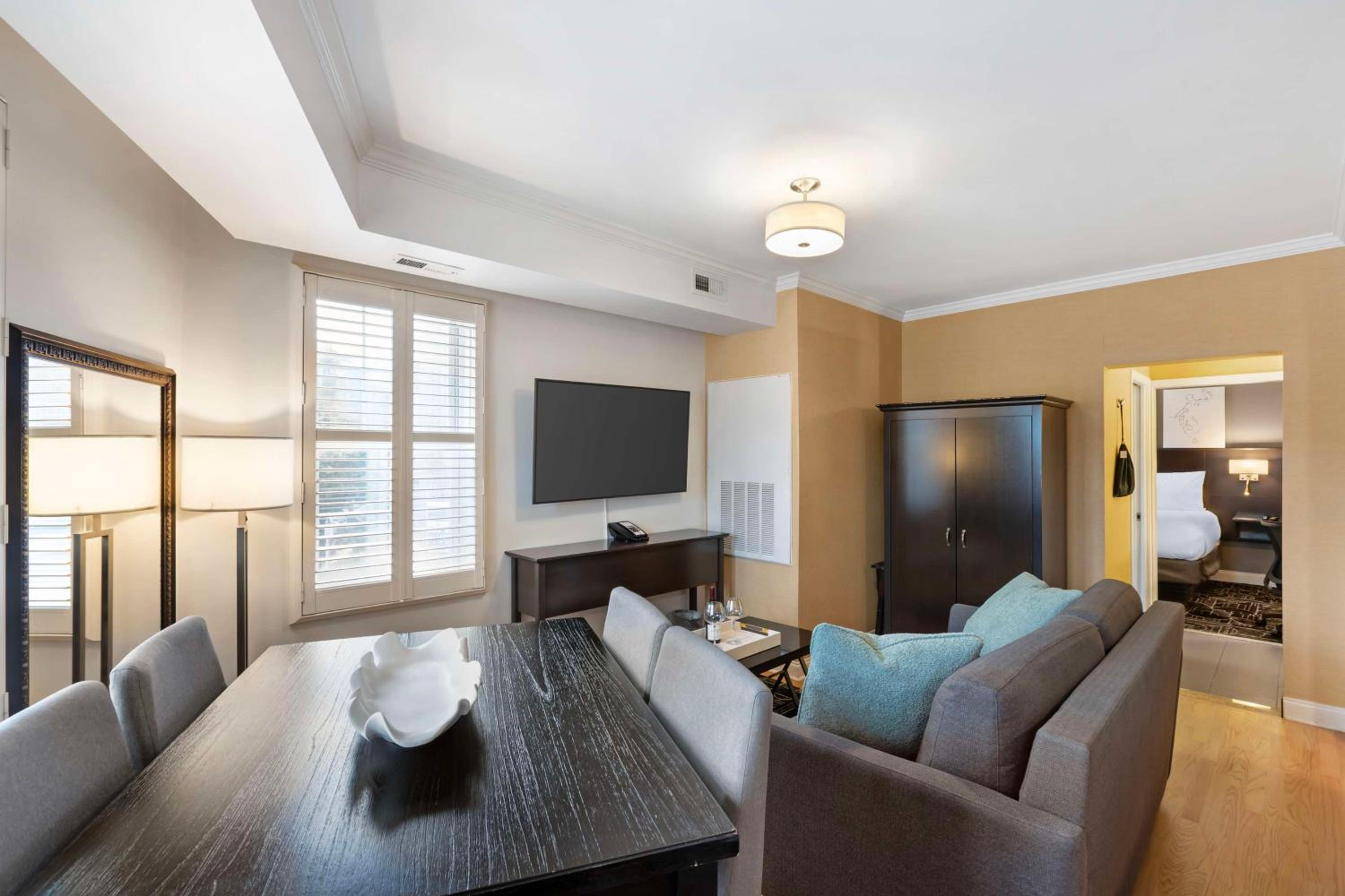 Two-Room King Suite with Two King Beds, Sofa Bed and Kitchenette - Non-Smoking - Photo 5