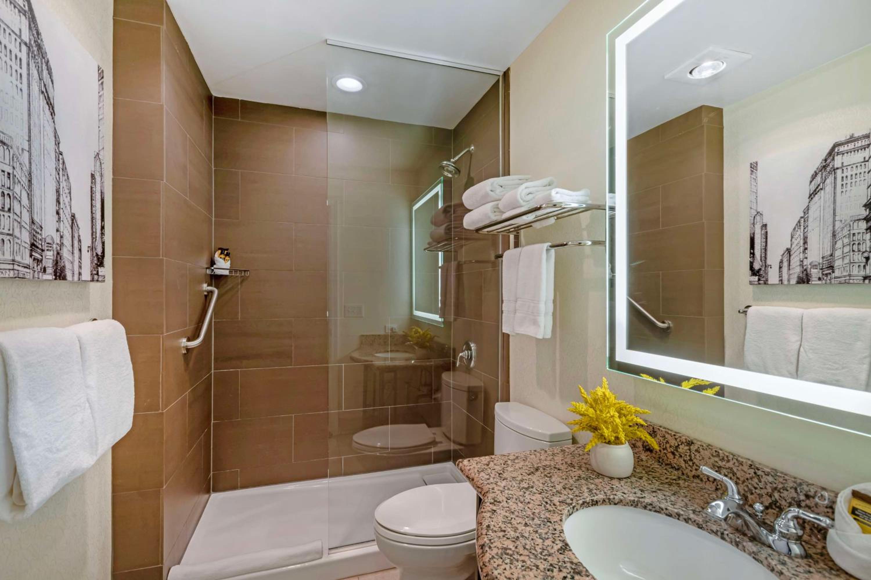 Double Room with Two Double Beds - Photo 2